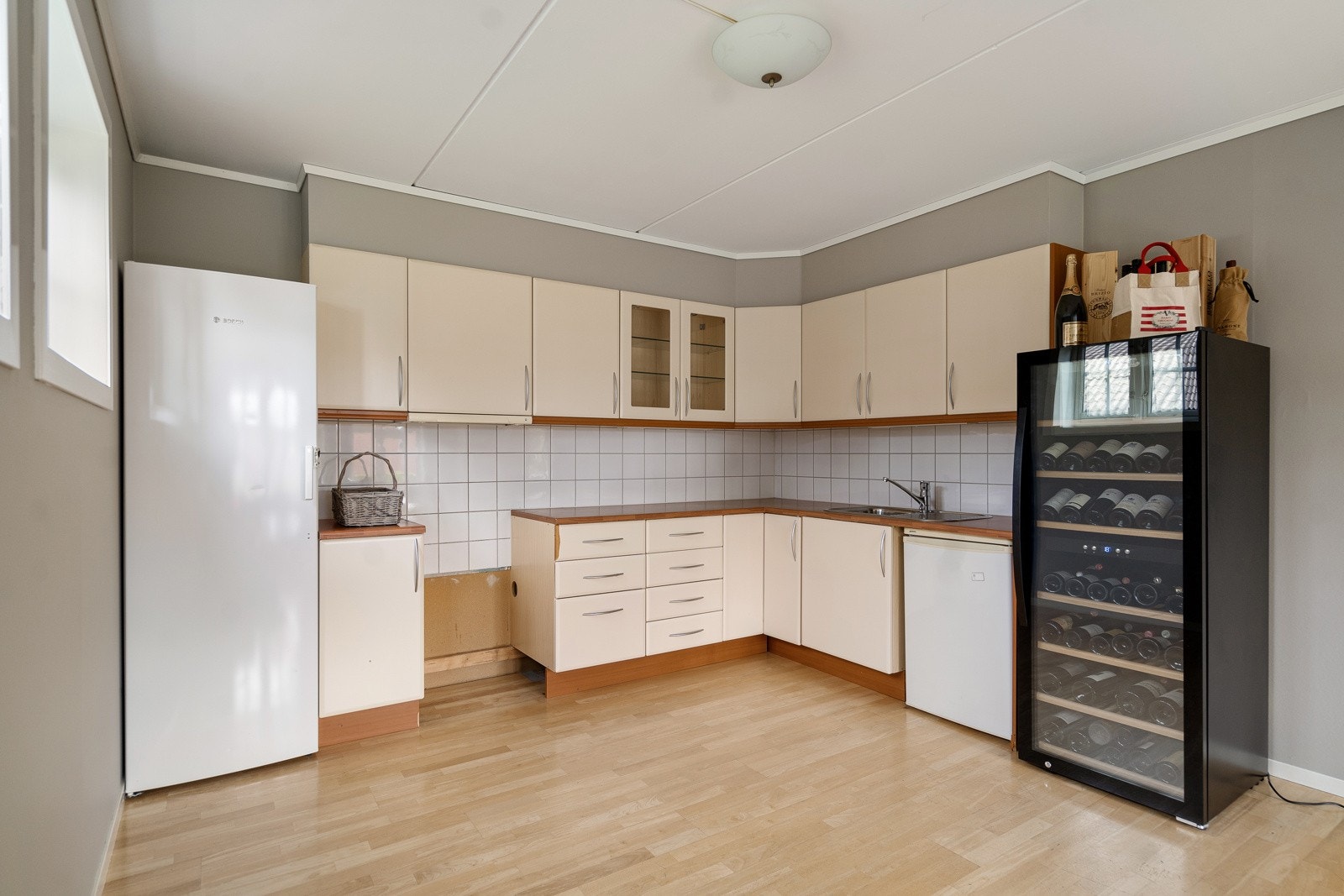 Kjøkkeninnredning for evt. utleie er beholdt Galleribilde