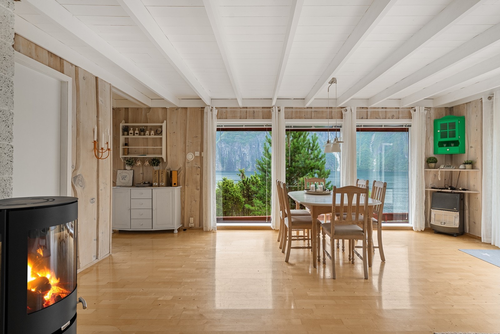 Koselig åpen stue / kjøkken løsning! Galleribilde