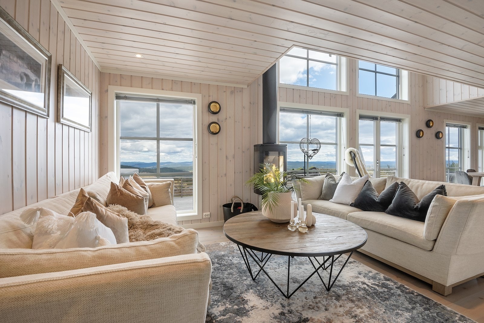 Gode utsiktsforhold fra stuen. Galleribilde