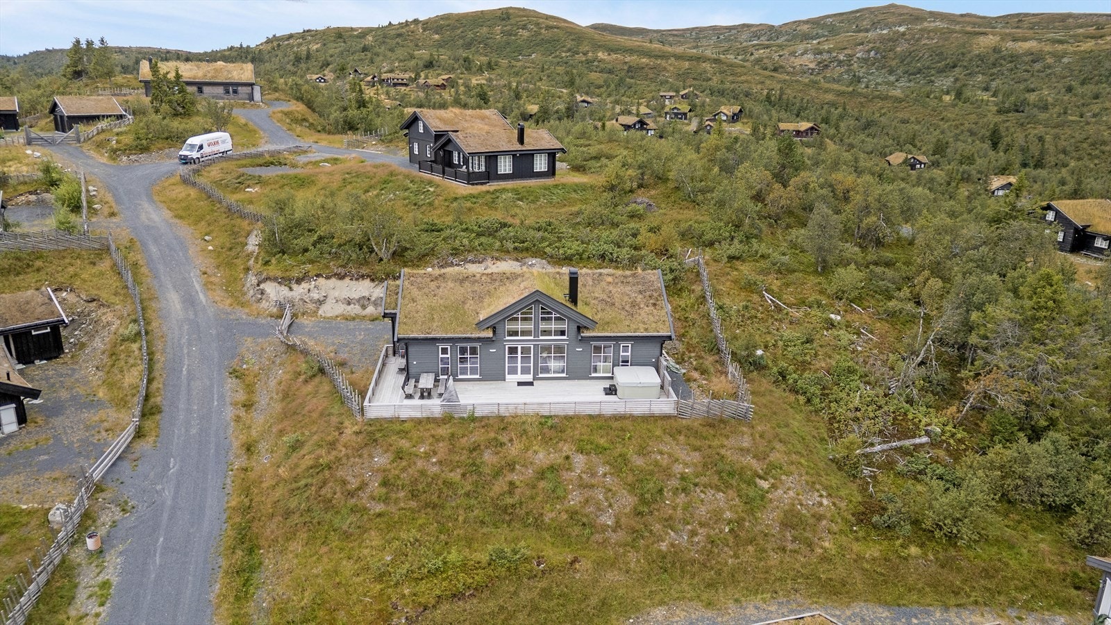 Naturtomt rundt hytta. Galleribilde