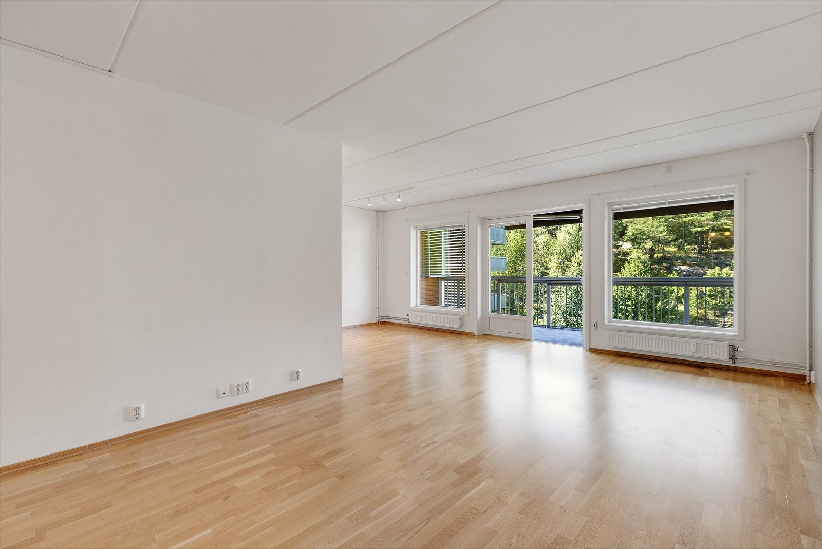 Vel inne finner dere stuen med sin praktiske utforming - her er det rom for både avslapning og sosiale sammenkomster. Galleribilde