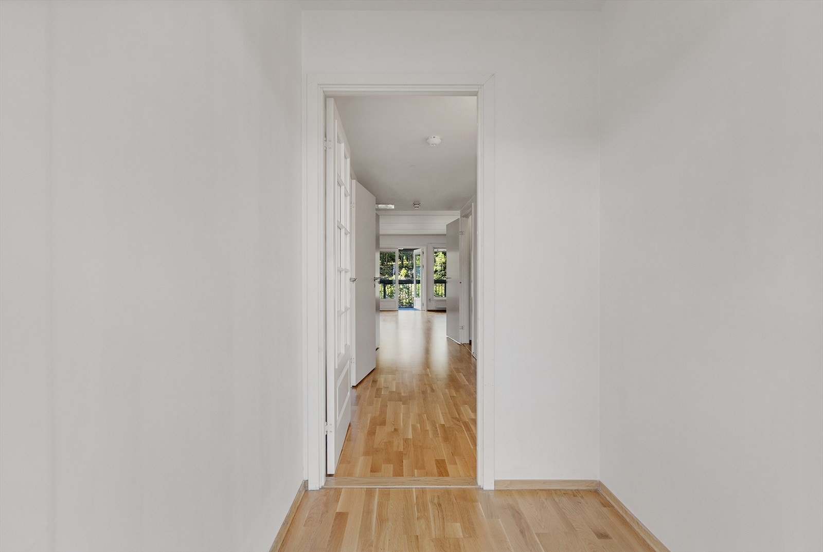 Fra pene, opparbeidede fellesareler har dere enkel adkomst til leiligheten som ligger i byggets 4. etasje. Her er det hyggelig å komme hjem! Galleribilde