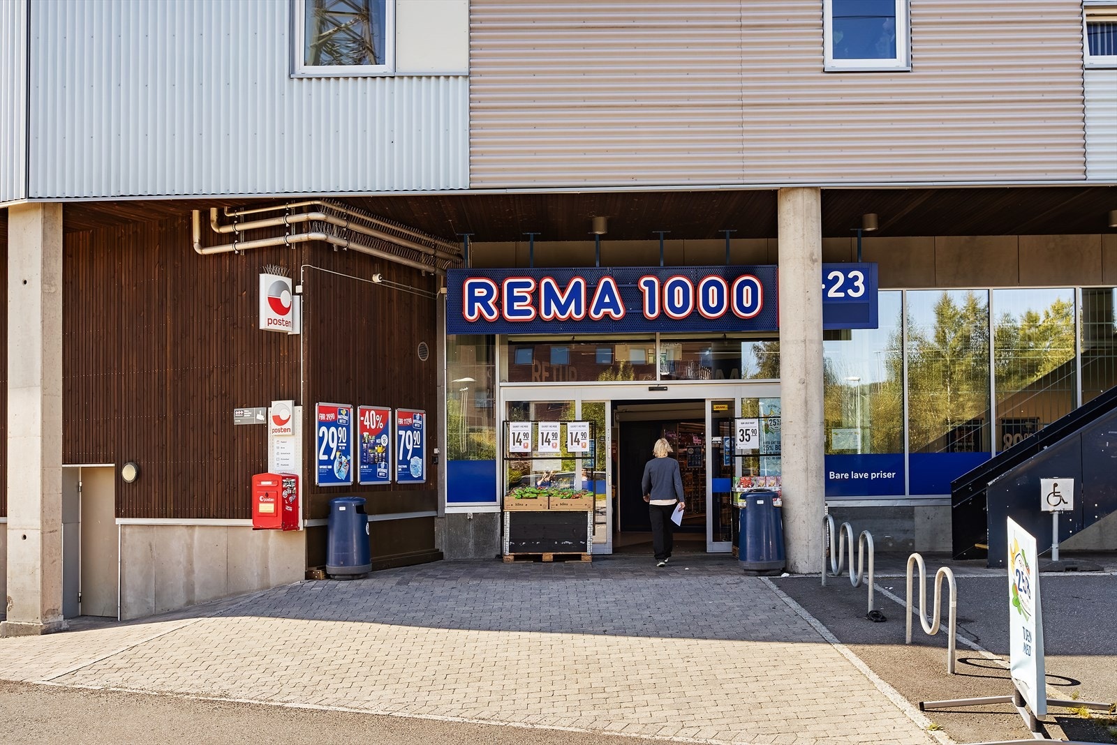 Glemt å handle til middag? Rema 1000 og Coop Extra har dere kun få minutters gange fra boligen! Galleribilde