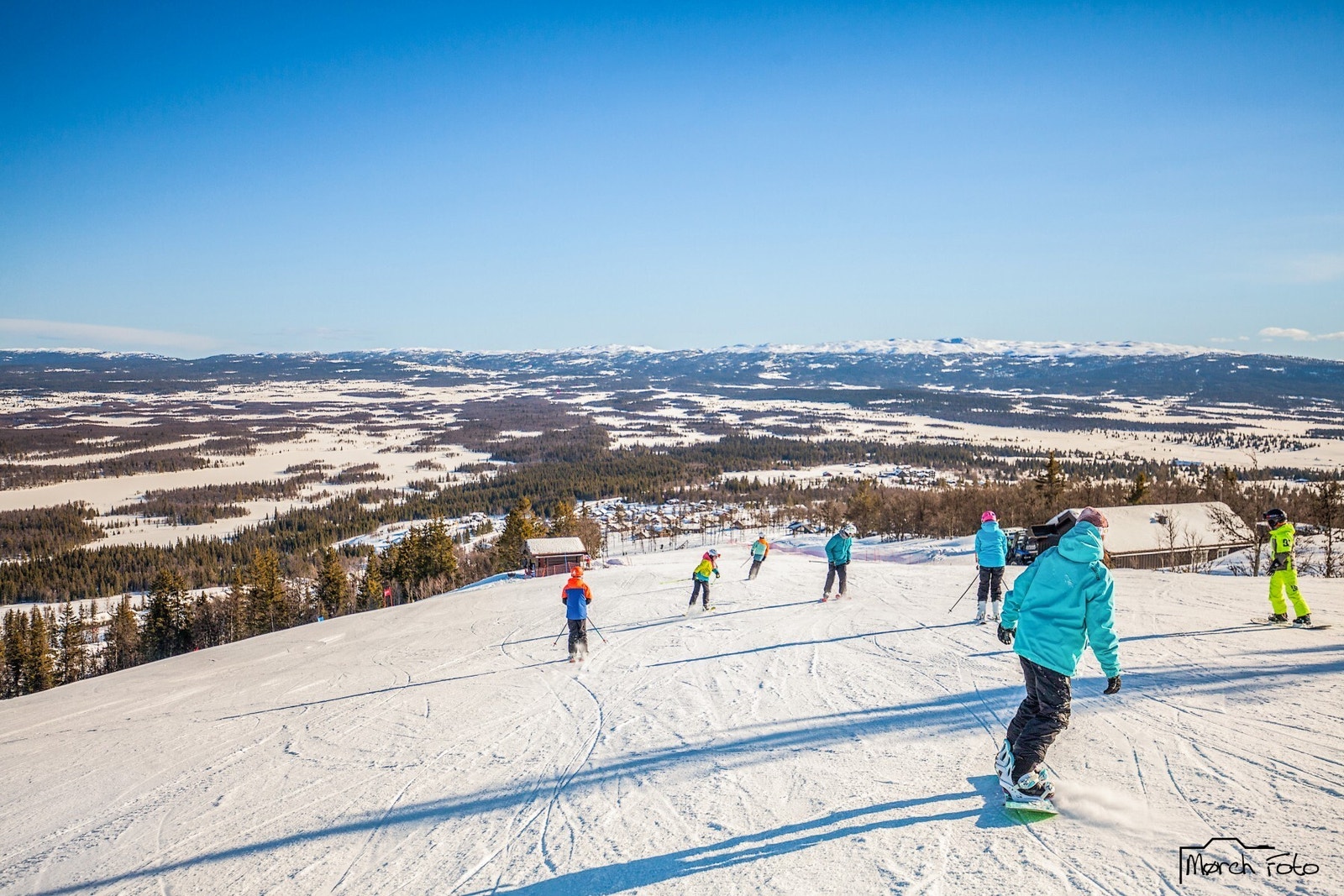 Golsfjellet Alpinsenter på Bualia (samme retning som Storefjell) er et familievennlig skisenter hvor toppstasjonen ligger på 1100 moh Galleribilde