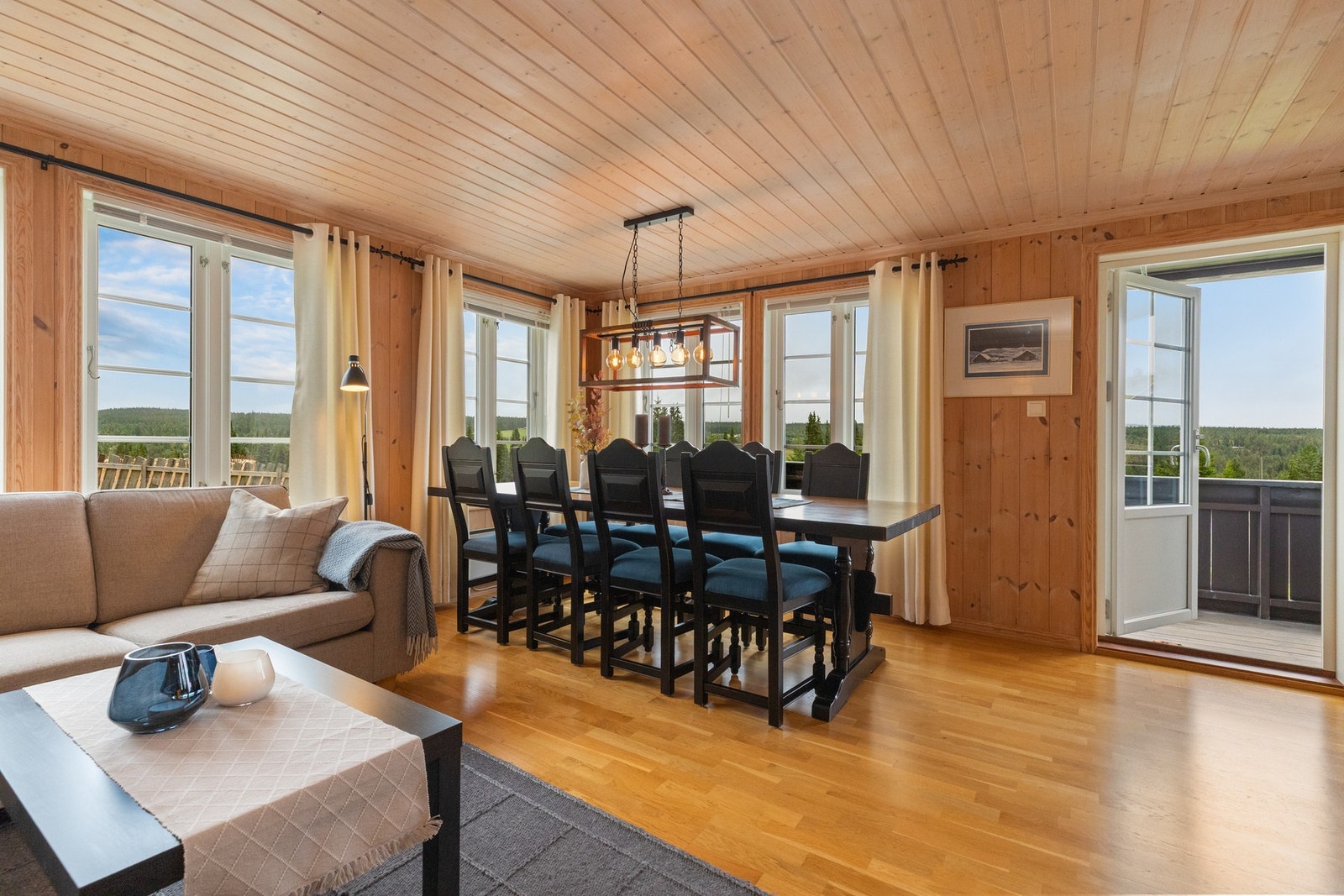 Koselig og praktisk endeleilighet. Terrasse med enkel adkomst til terreng Galleribilde