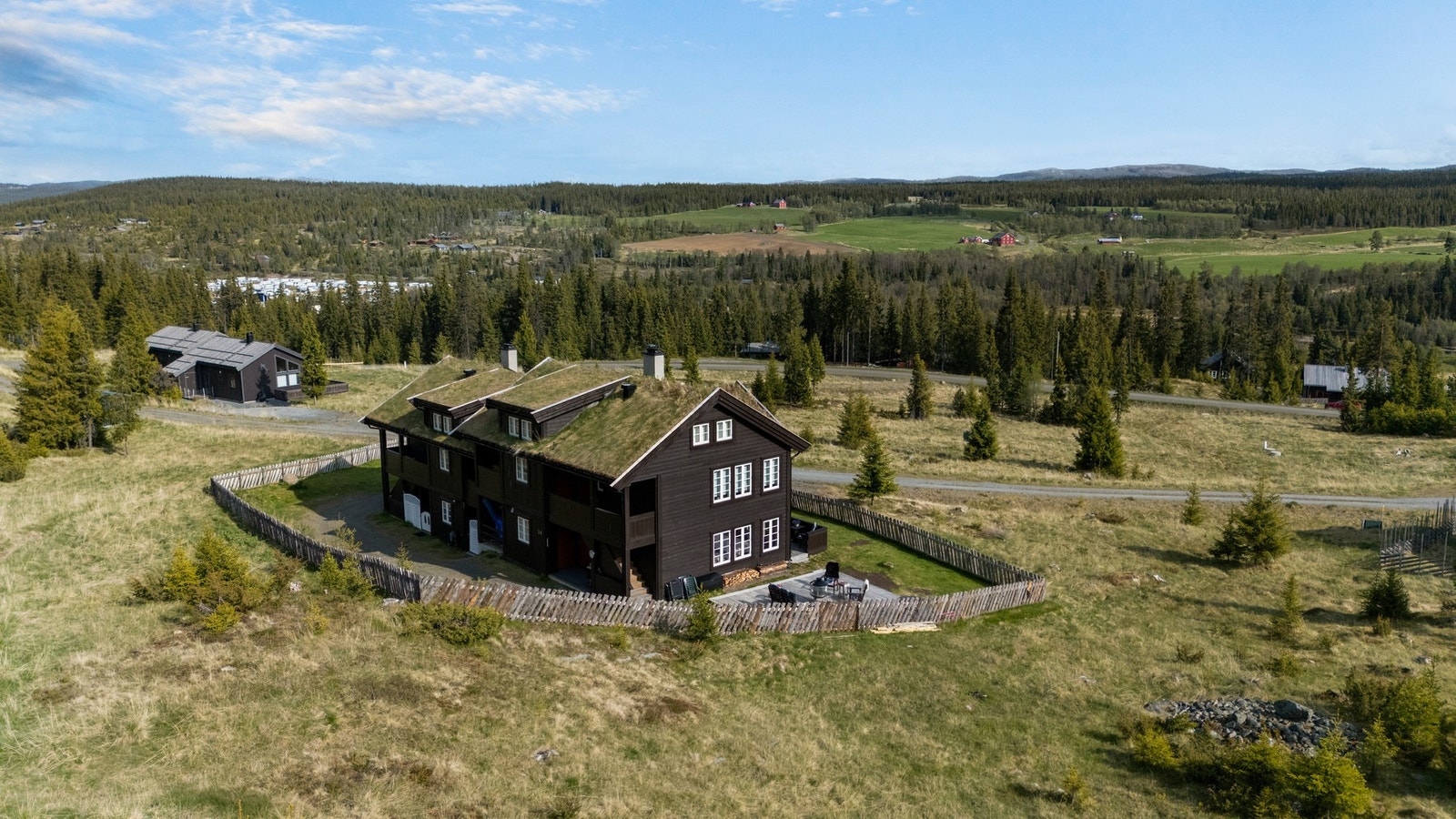 Skisporene går ca. 100 meter fra eiendommen Galleribilde