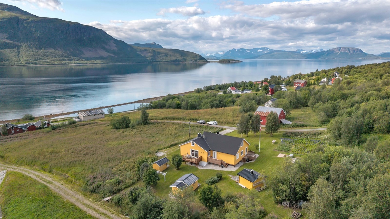 Hjem Eiendomsmegling v/ eiendomsmegler Robin I Martinsen presenterer nydelige Storengveien 197! Galleribilde