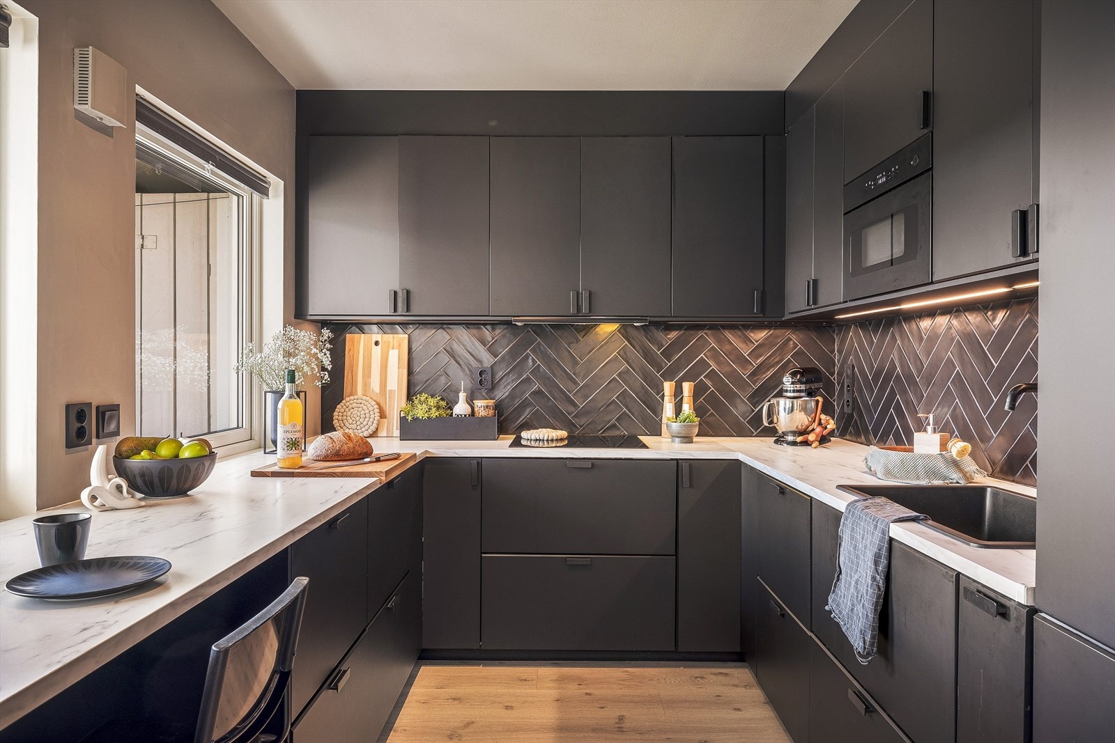 4-roms toppleilighet (4.etg) som er vesentlig oppgradert i nyere tid. Galleribilde