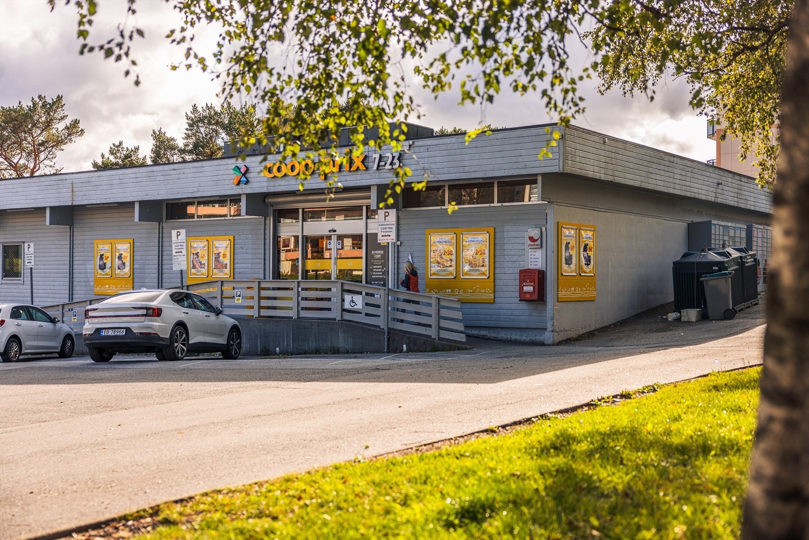 - Attraktiv beliggenhet i Åsane
- Umiddelbar nærhet til butikk (Coop Prix)
- Gode bussforbindelser
- Gangavstand til Åsane Terminal, Åsane Storsenter og Horisont
- Turmuligheter i nærområdet Galleribilde