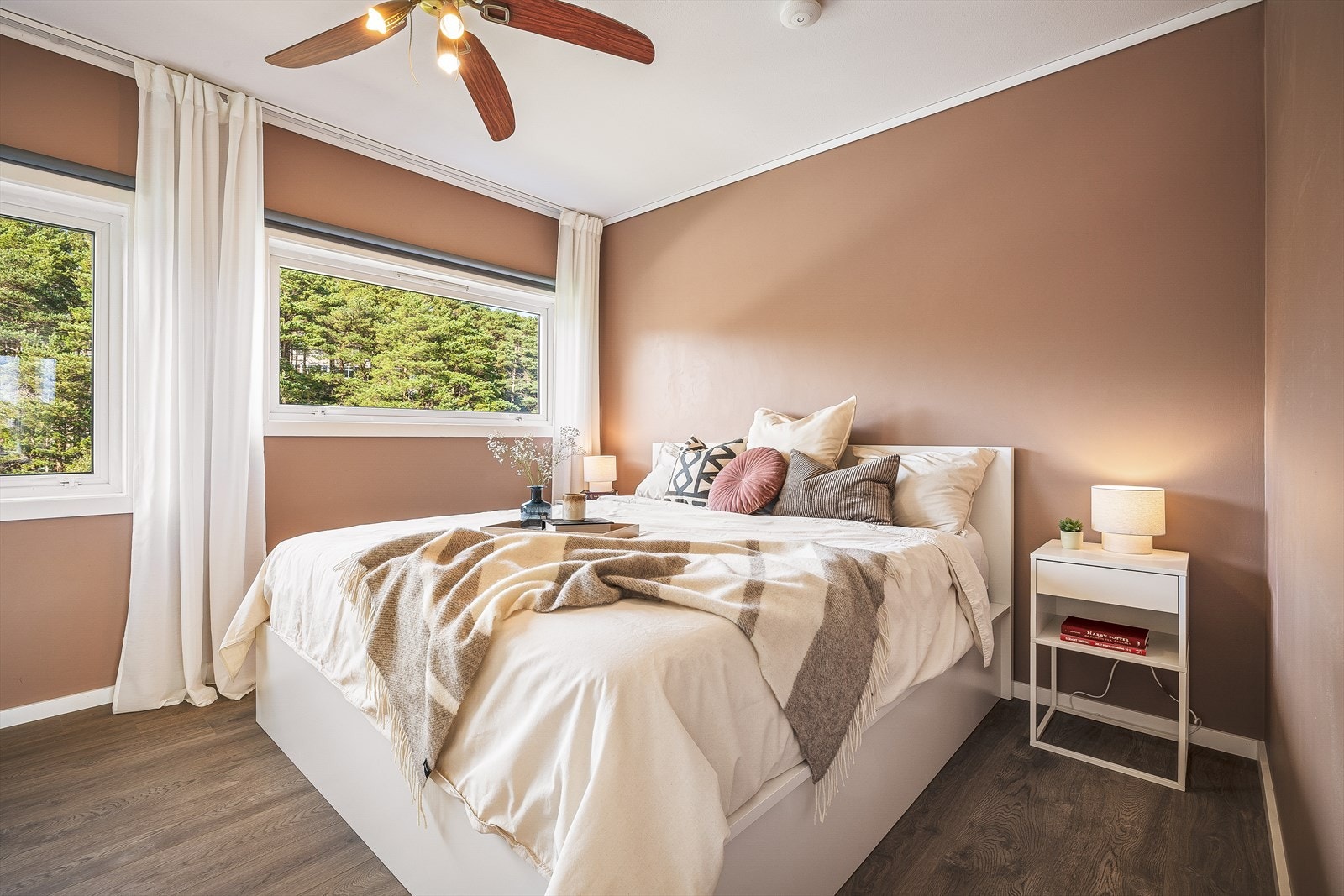 Leiligheten har i alt 3 soverom, hvor hovedsoverommet er på ca. 13 kvm. Galleribilde