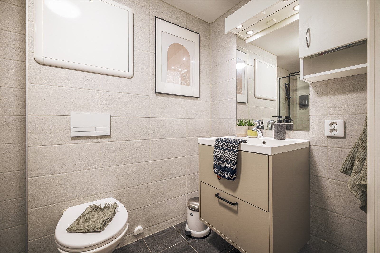 Badet ble oppusset i regi av borettslaget i 2020. Arbeidet ble utført av utført av Oswald Jørs AS. Felles varmtvannsanlegg i borettslaget ble oppgradert i 2020. Varmtvann er inkludert i felleskostnadene. Galleribilde