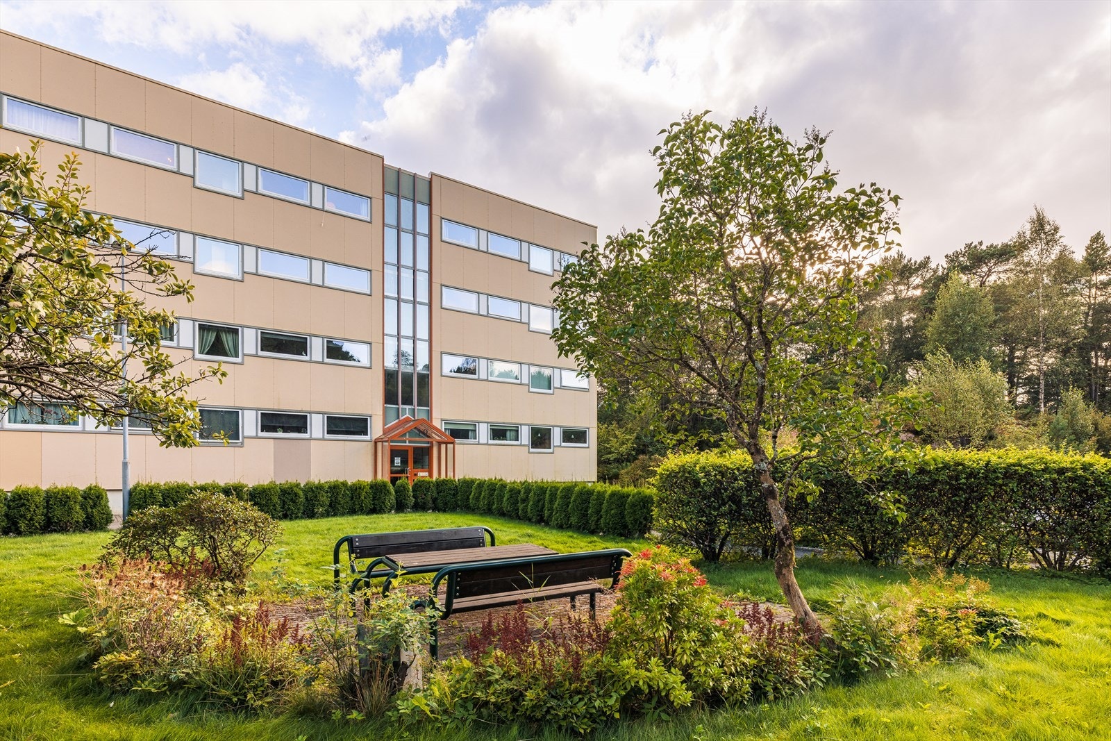 Borettslaget består av 200 enheter fordelt på 8 lavblokker. Galleribilde