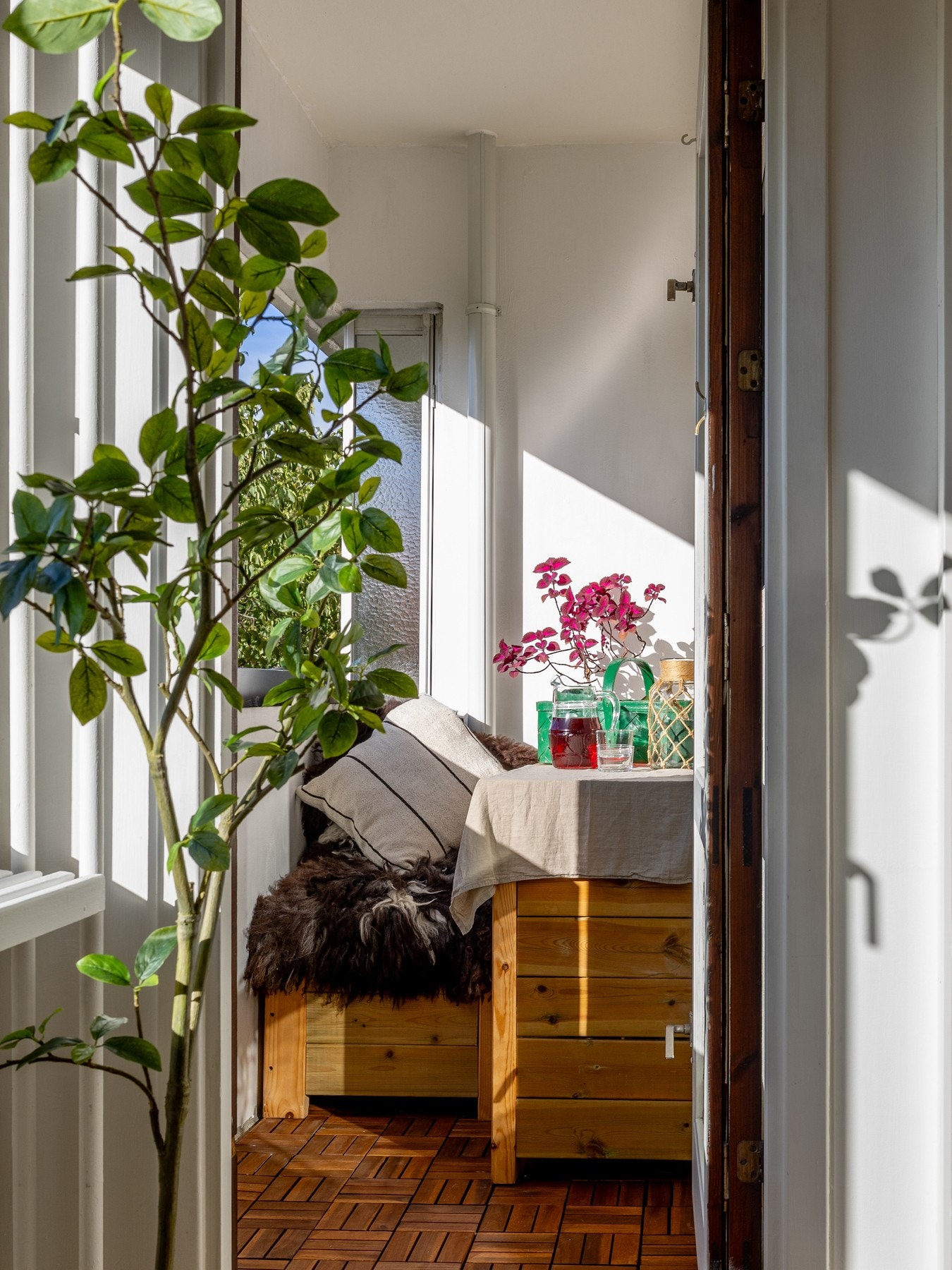 På den koselige balkongen kan varme sommerdager og lune høstkvelder nytes. Galleribilde