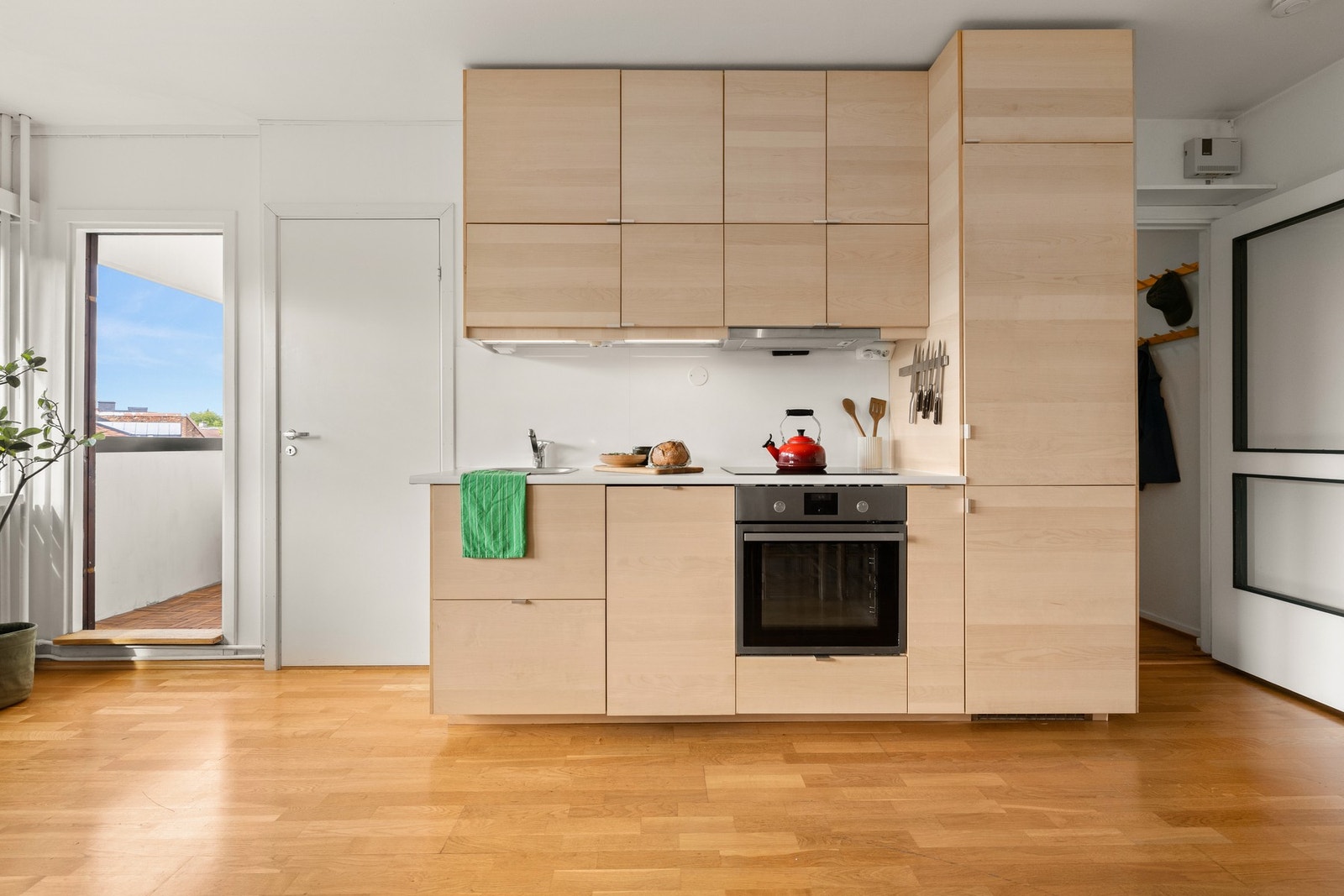 Pent kjøkken med innredning fra 2017. Galleribilde