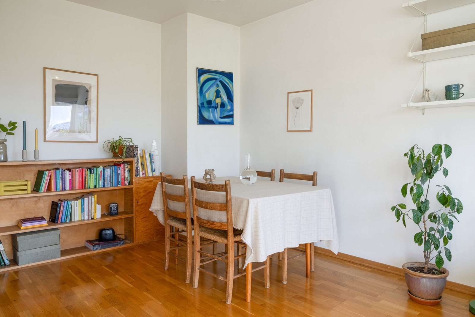 God plass til spisegruppe. Galleribilde