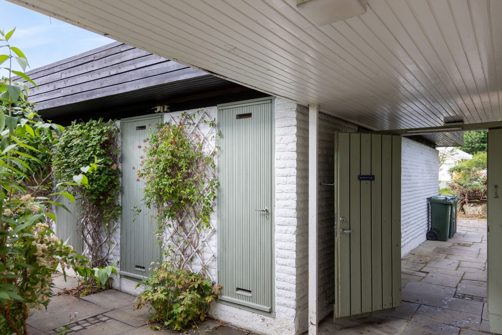 Inngangsdør til atriet.