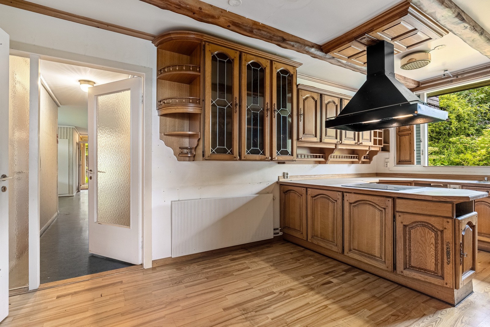 Kjøkken er del av den omfattende oppussingen på slutten av 1980- tallet.