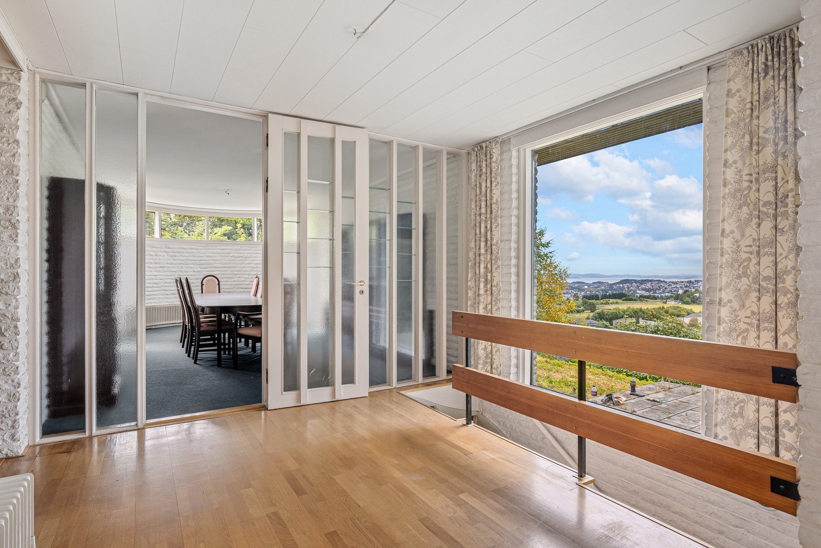 Gangareal med utsikt.