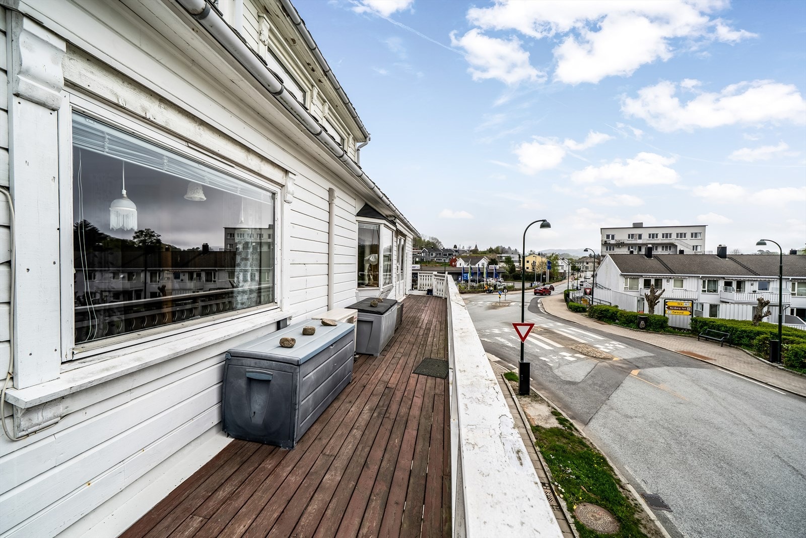 På verandaen kan man flytte seg etter vær, vind og solforhold. Galleribilde