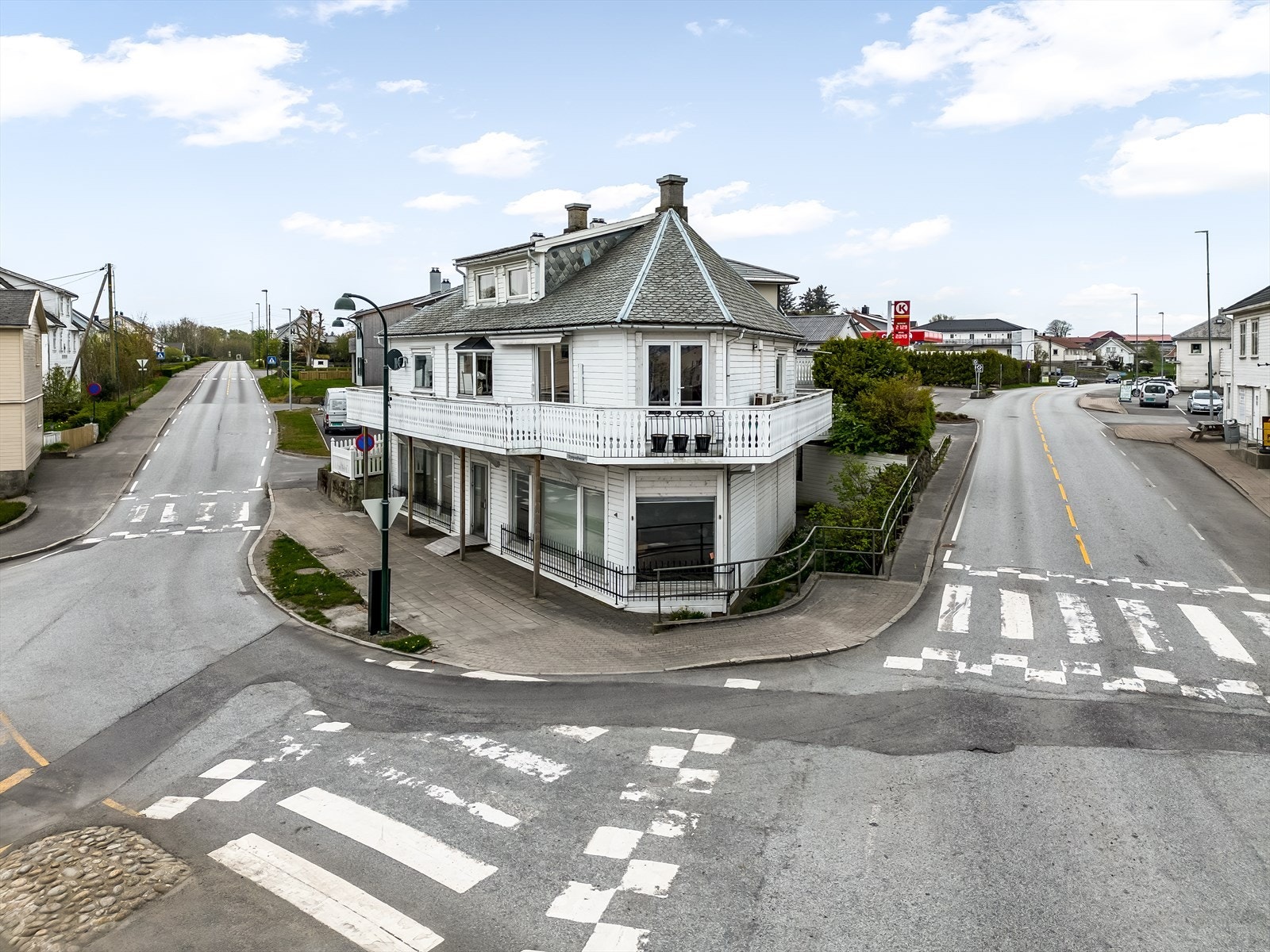 Eiendomsmegler MNEF Anita Cecilie Gabrielsen ønsker velkommen til Oreveien 8! Galleribilde