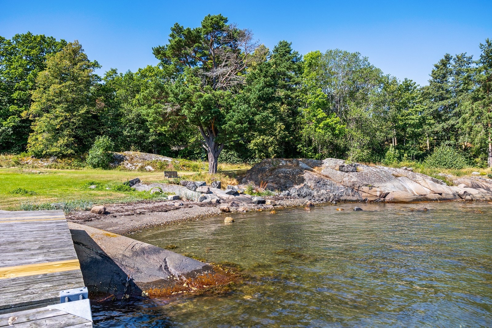Morgenbad og kveldsbad har sjelden vært så usjenert og lett tilgjengelig som her på hytta! Galleribilde