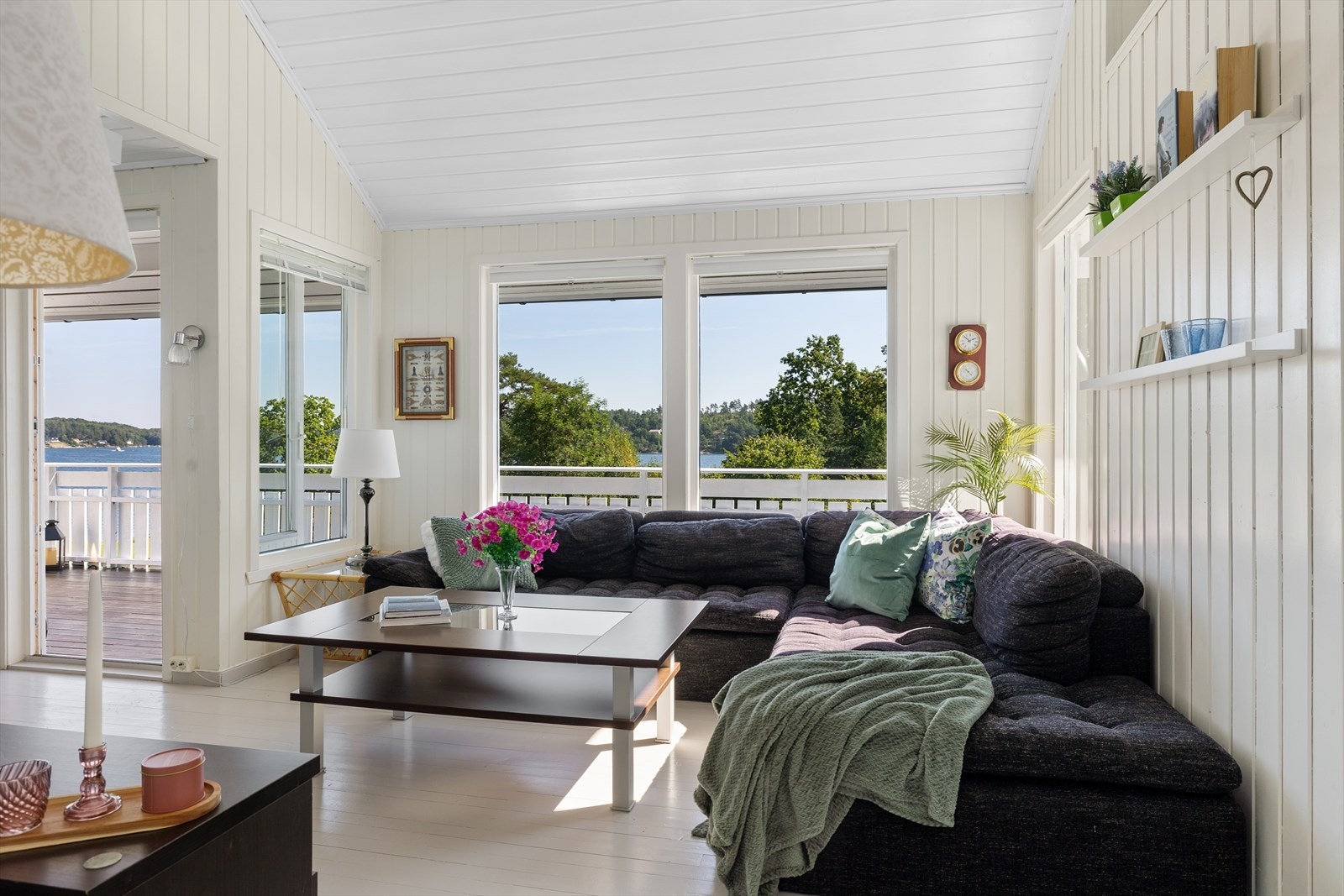 Lys og koselig stue - perfekt for samvær etter en dag ute. Galleribilde