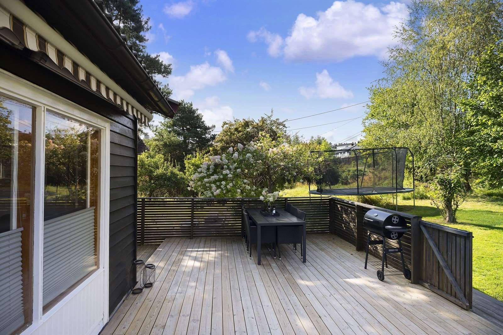 Det er montert 2 markiser på terrassen Galleribilde