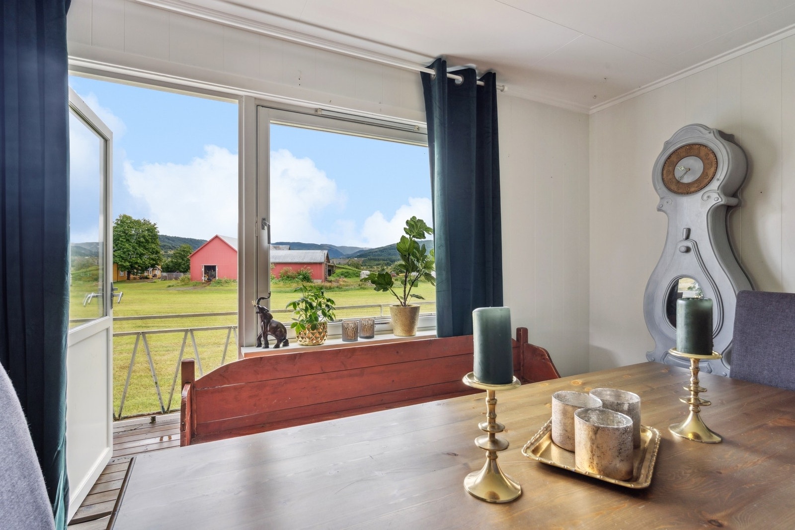 Fra stue har du utgang til balkong. Galleribilde