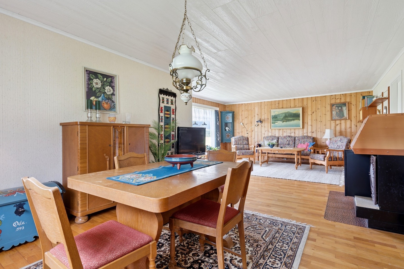 God plass for å innrede i spisestueseksjon. Galleribilde