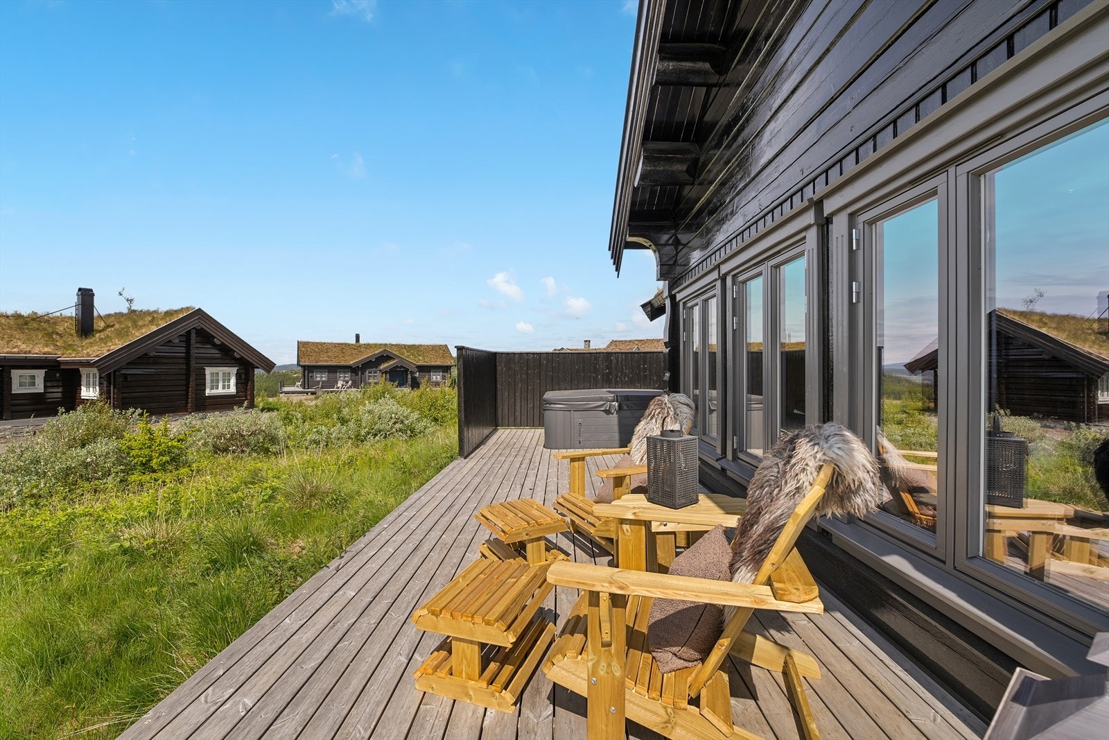 Fra stuen er det adkomst til en terrasse på ca. 60 m². Galleribilde