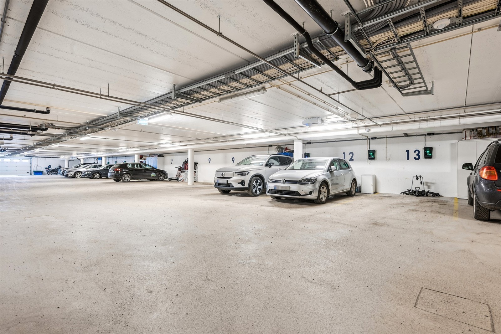 Leiligheten disponerer én garasjeplass med el-billader Galleribilde