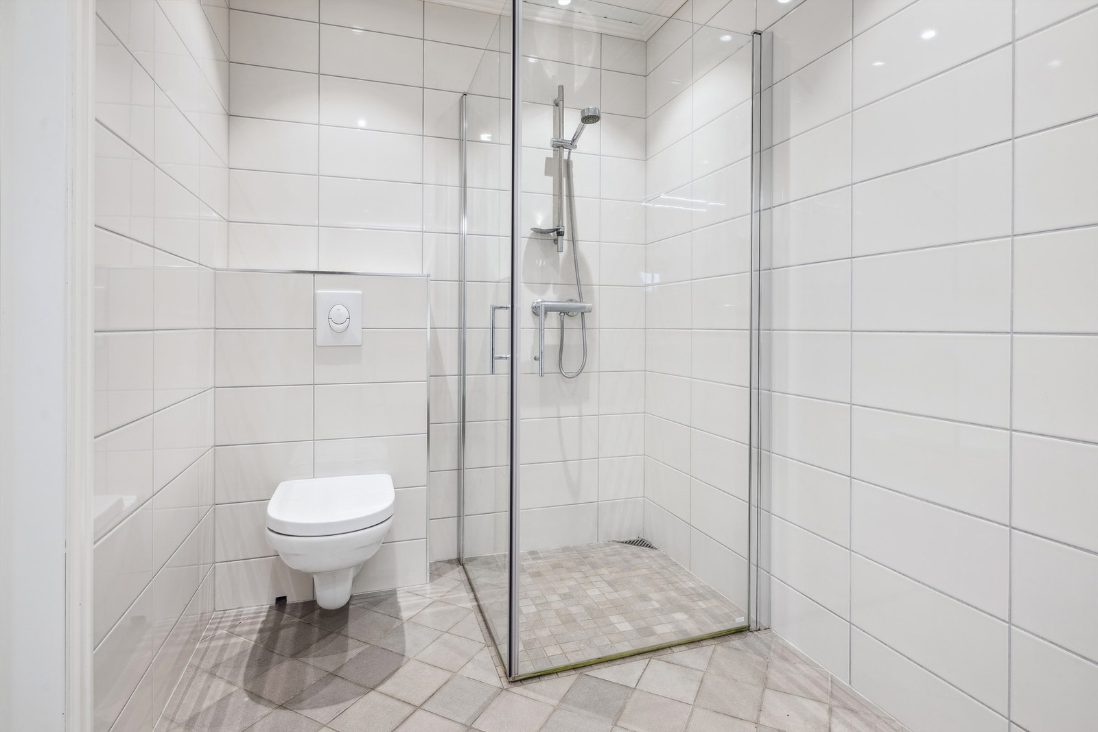 Bad med varmekabler i gulv Galleribilde