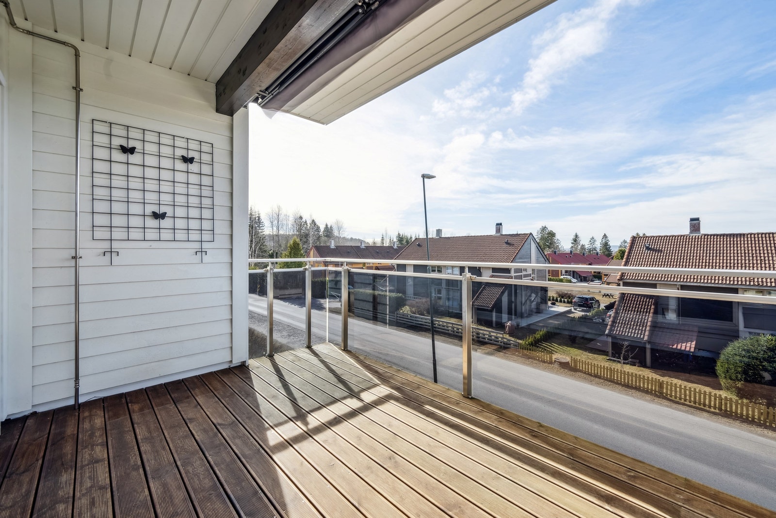 Her har man sol på balkongen fra tidlig til seint Galleribilde