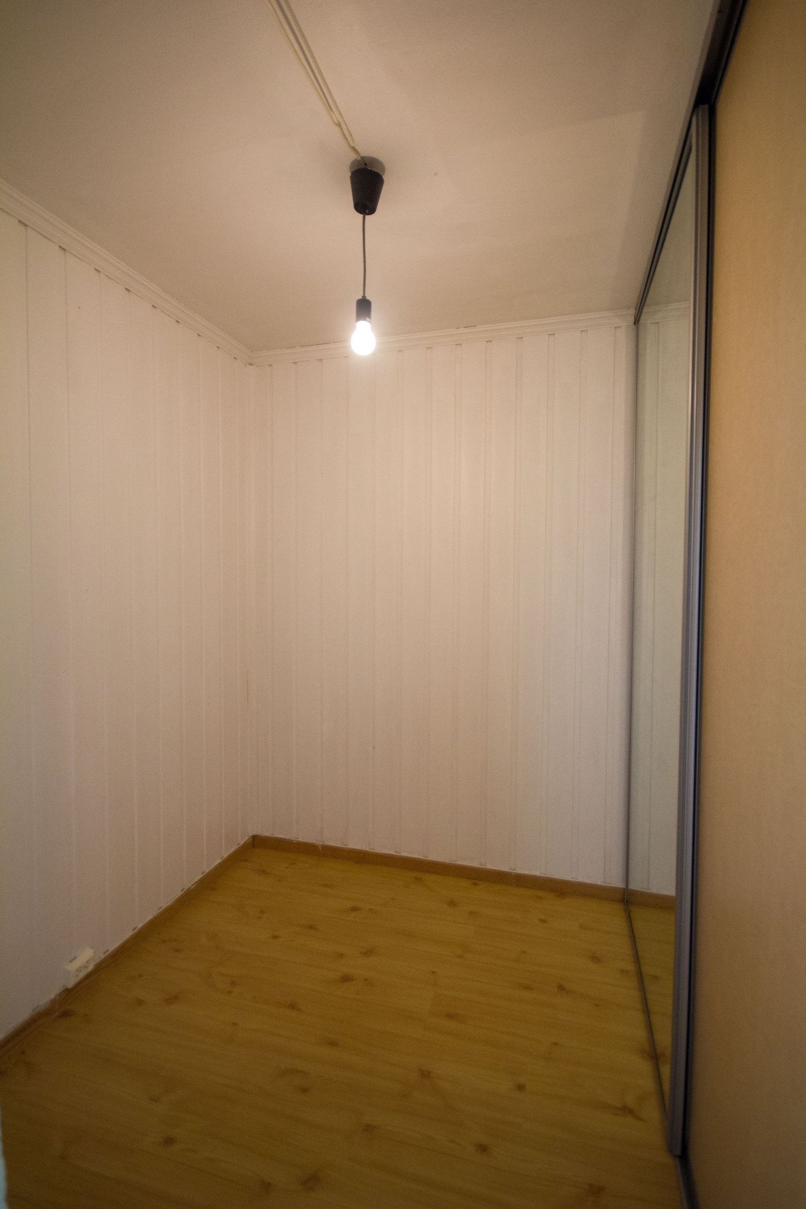 Alkove med plass til hjemmekontor. Har tidligere også blitt brukt som sovealkove med plass til seng. Galleribilde