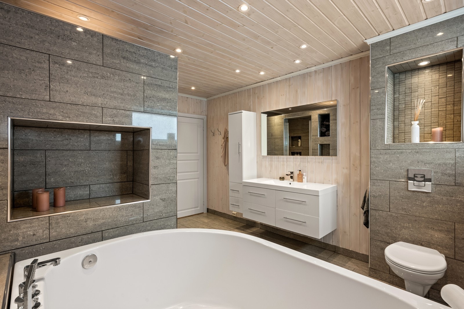 Bad 1. etasje Galleribilde