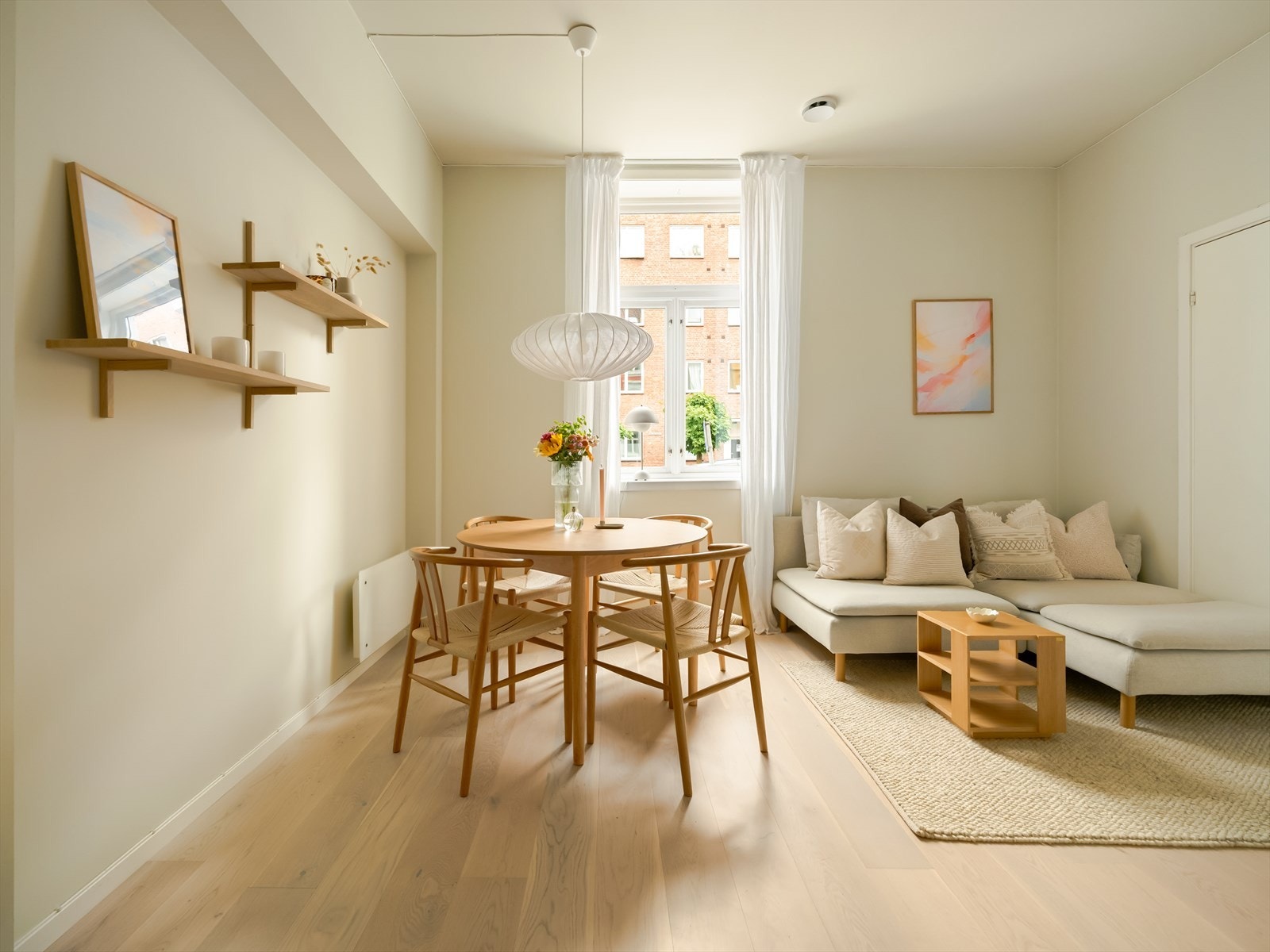 Dette er en moderne og gjennomført 2-roms leilighet med god standard og arealeffektiv planløsning. Galleribilde