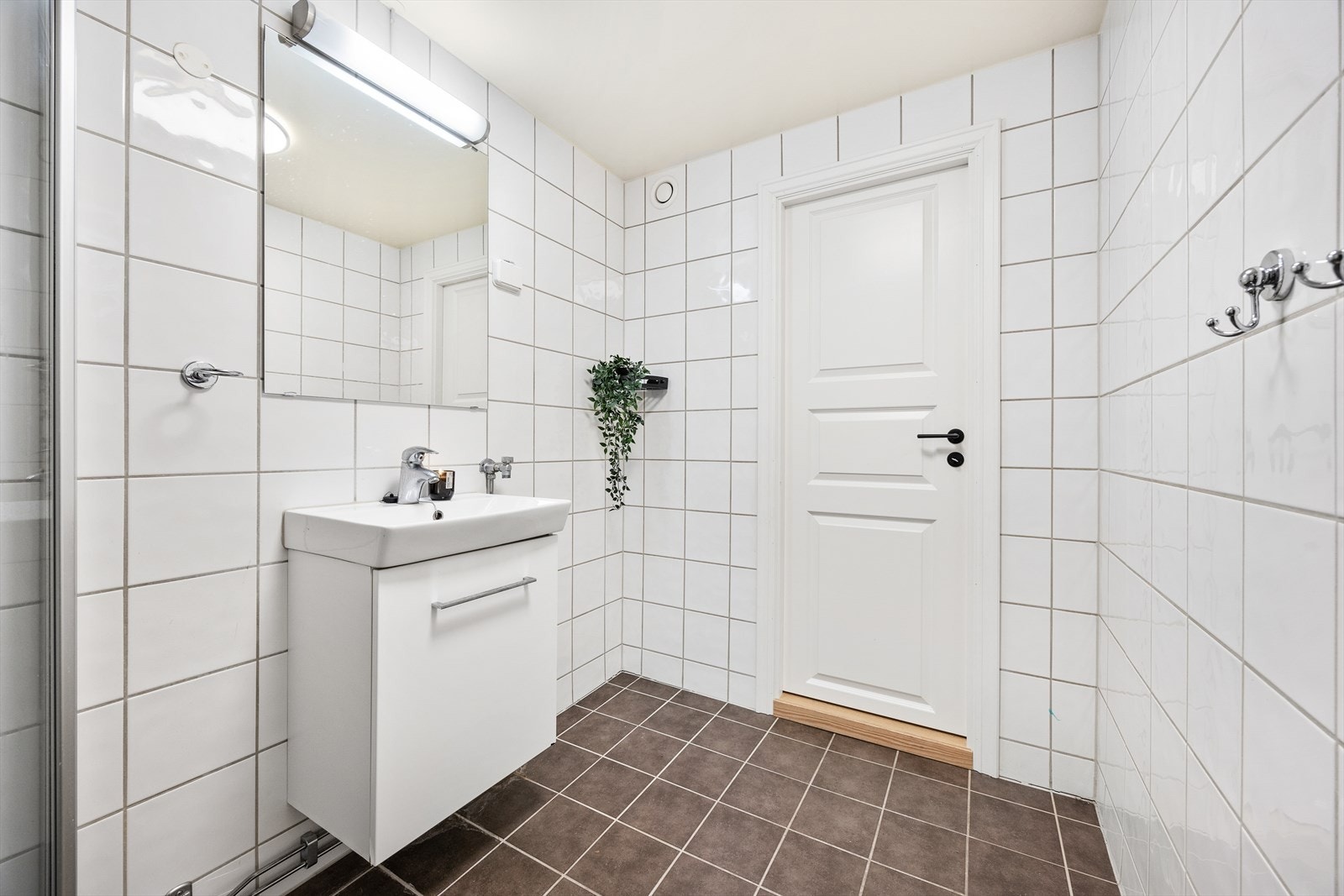 I tillegg er det opplegg og plass til både vaskemaskin og tørketrommel Galleribilde