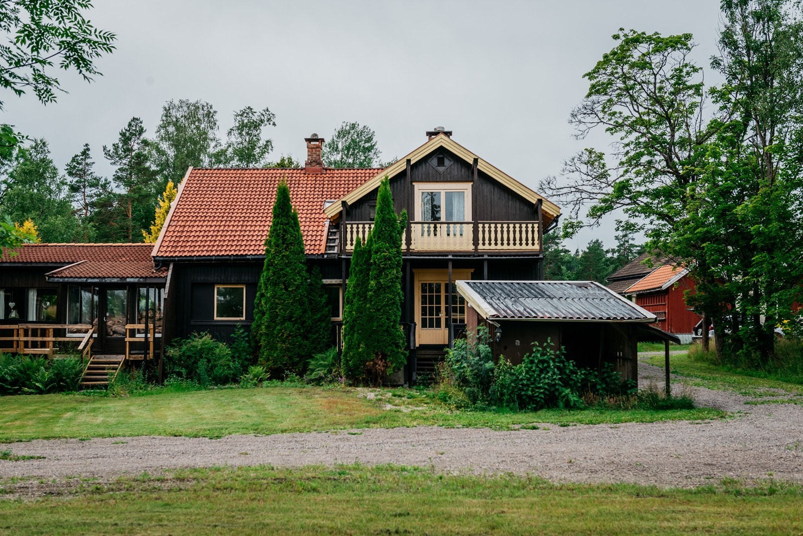 Hus nok i seg selv bare her Galleribilde