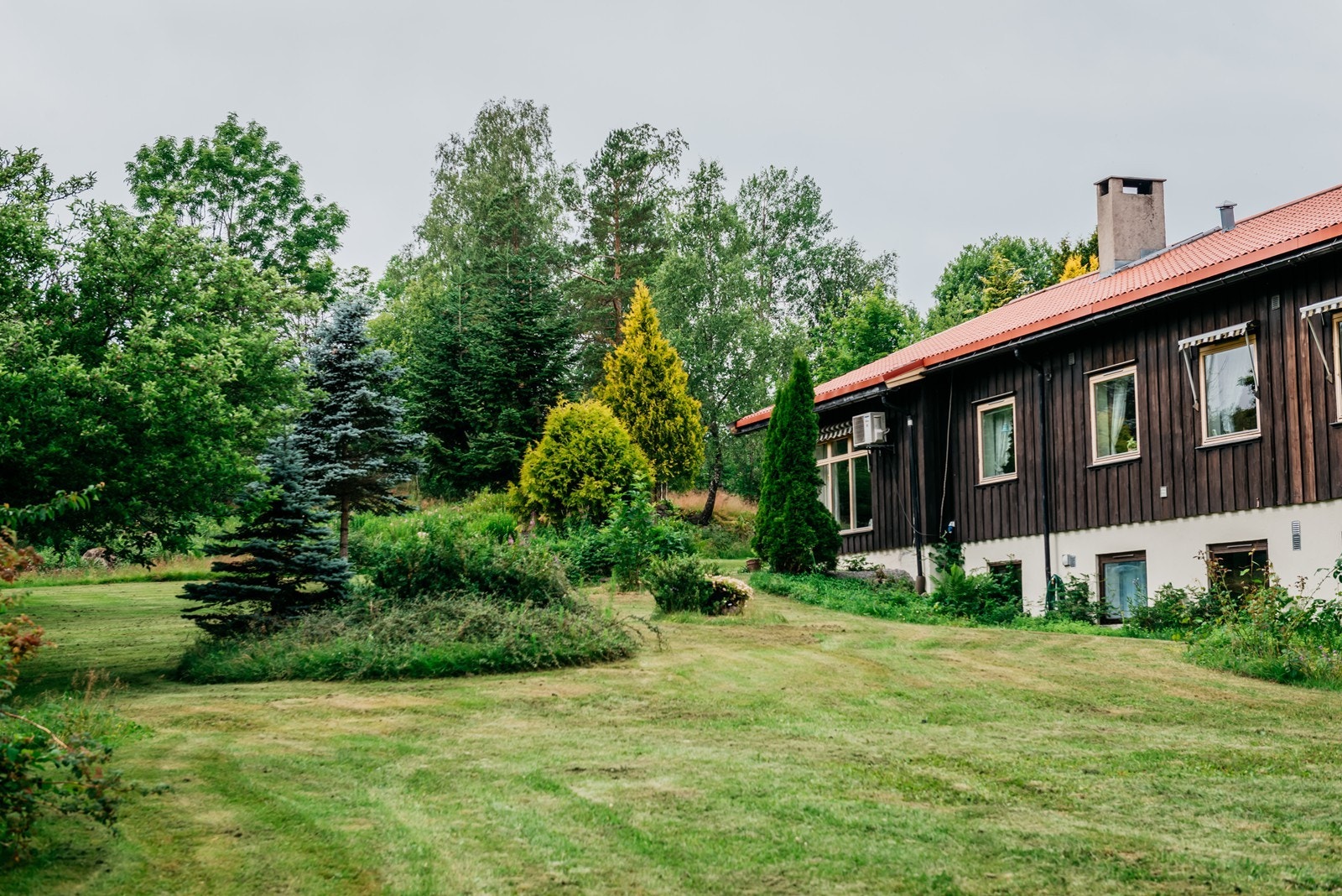 En hage du kan gjøre mye med eller beholde slik den er idag Galleribilde