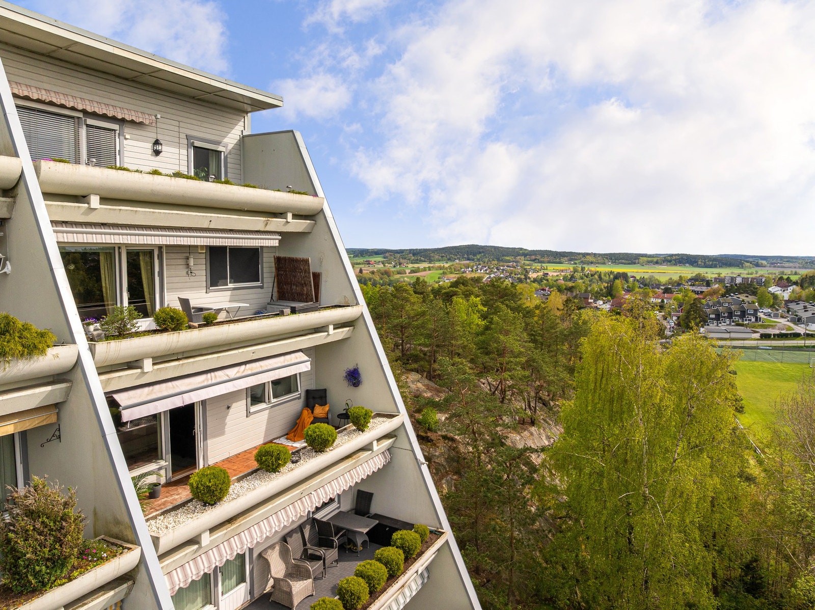 Velkommen til Skogholtet 25, og til denne flotte leiligheten med nydelig beliggenhet. Galleribilde