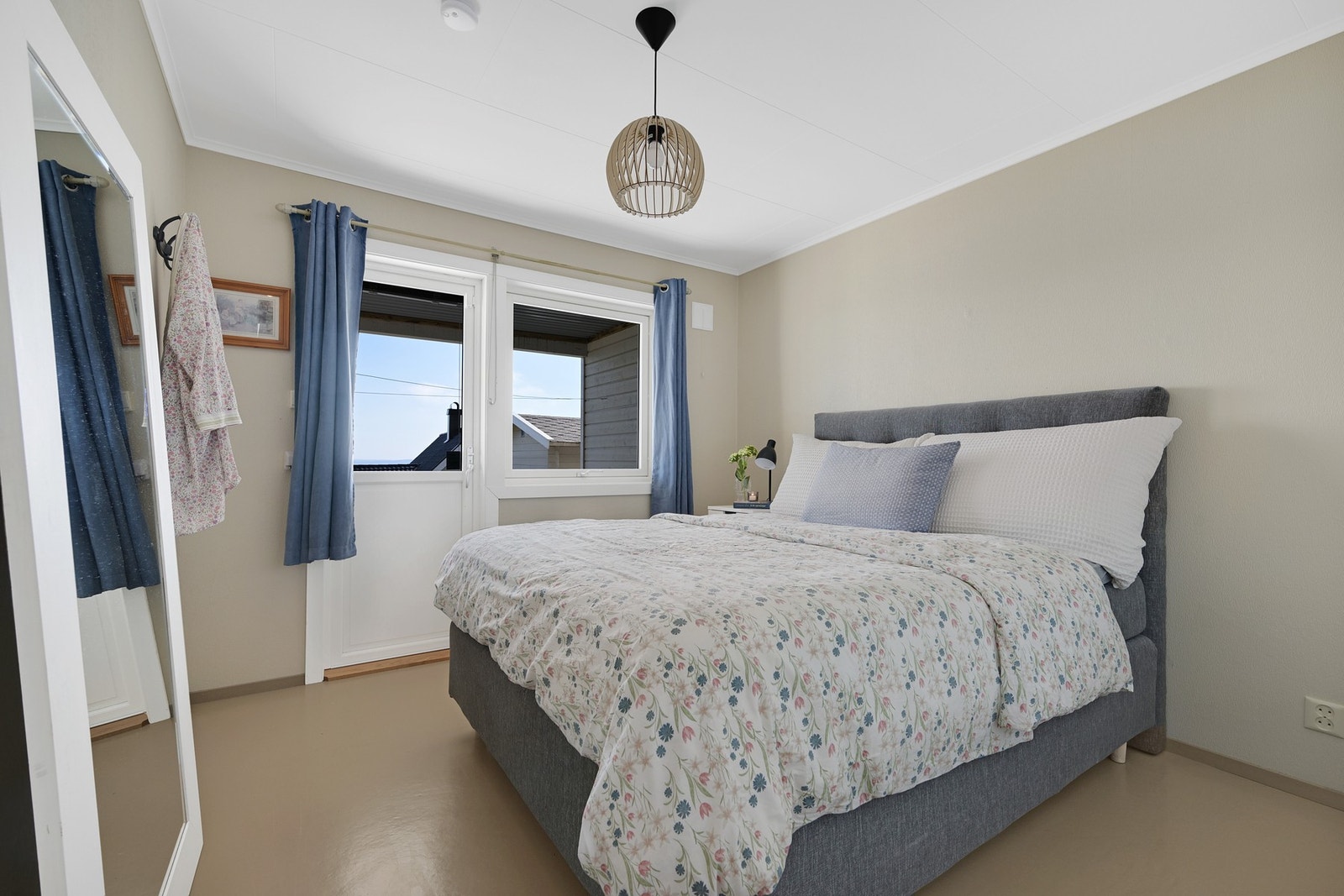 Boligens soverom nr. 2 finner vi i 1. etasje Galleribilde