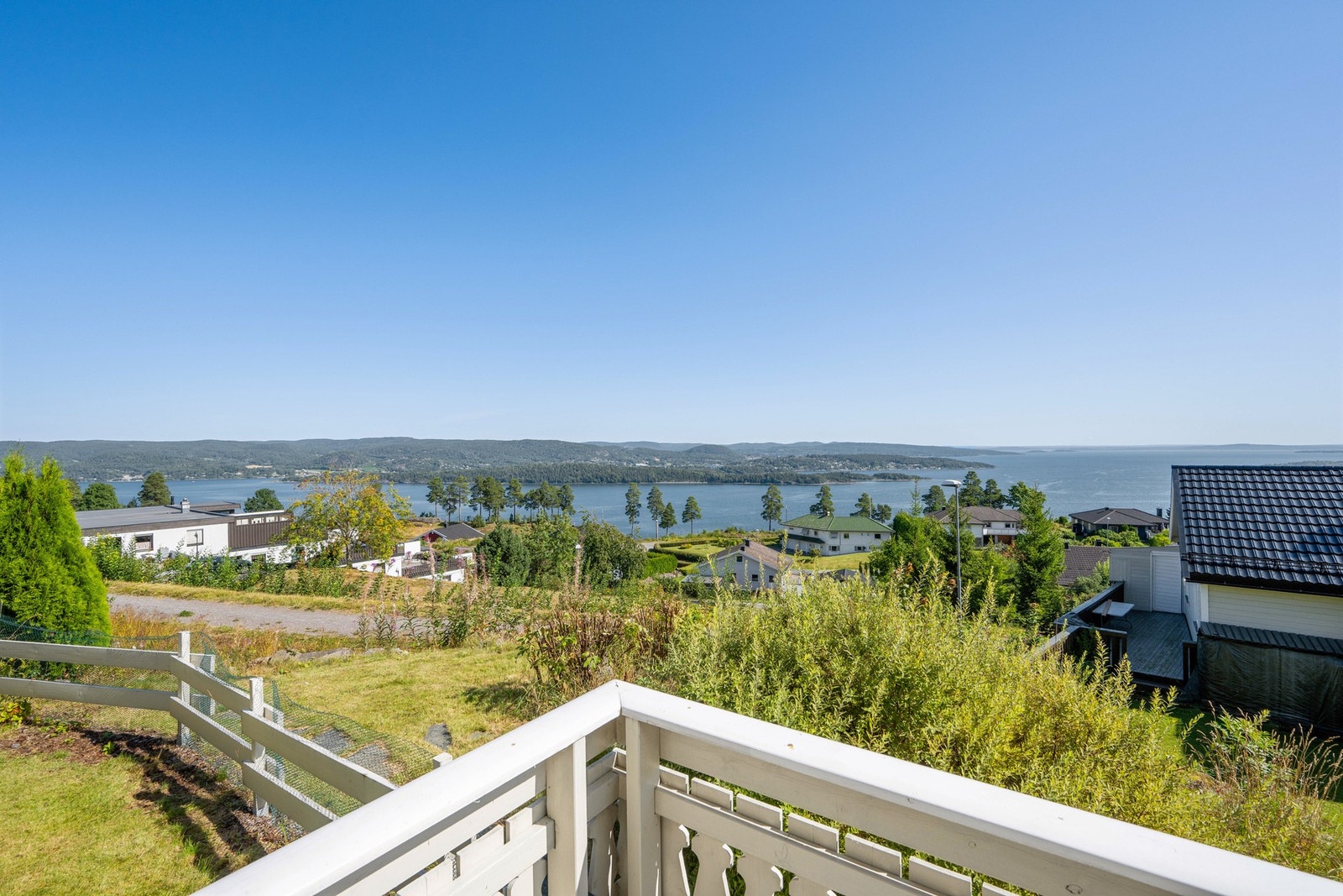 Det er også flott utsikt fra terrassen i 1. etasje. Galleribilde