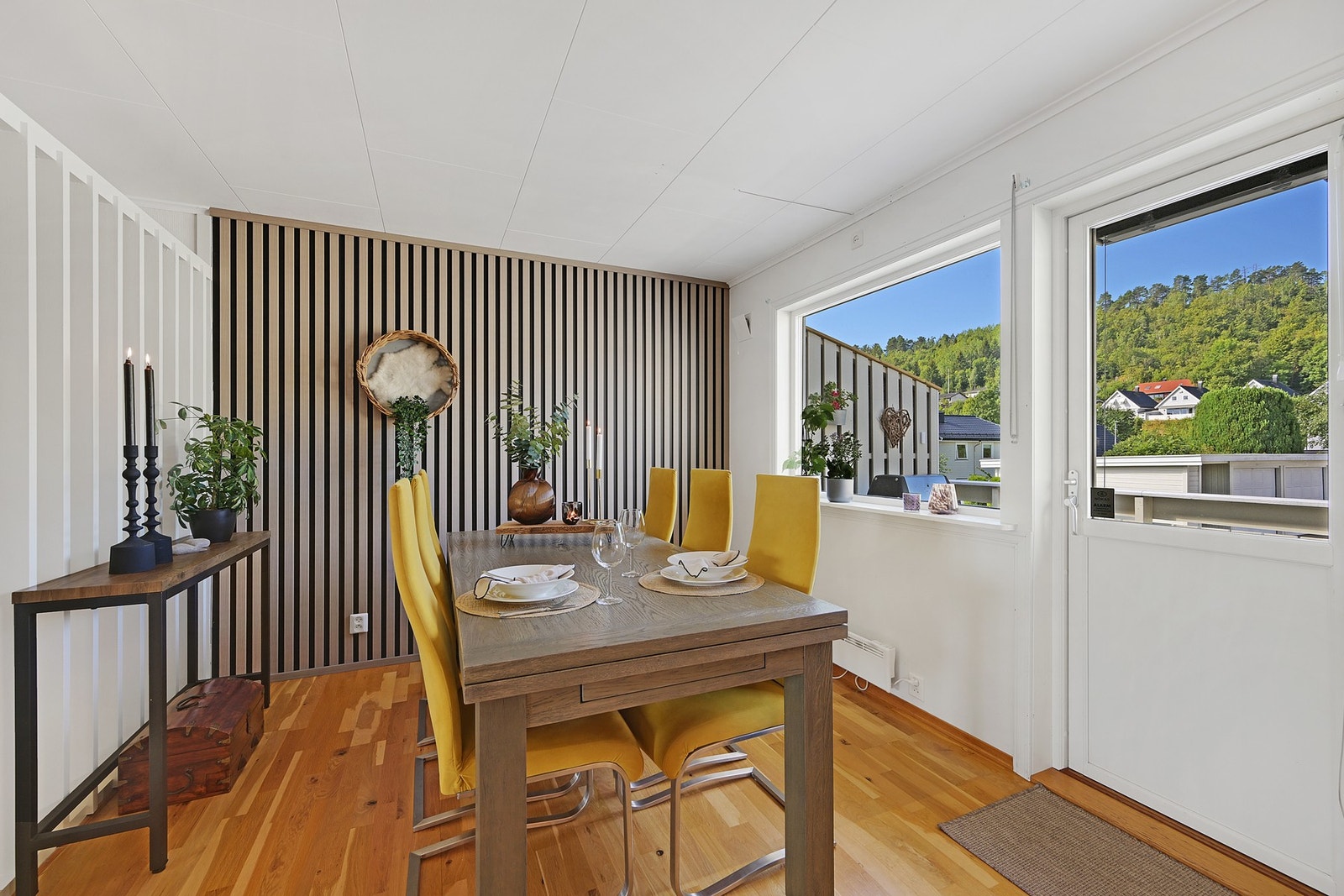 Vi starter rundturen med spisestuen i 2. etasje. Galleribilde