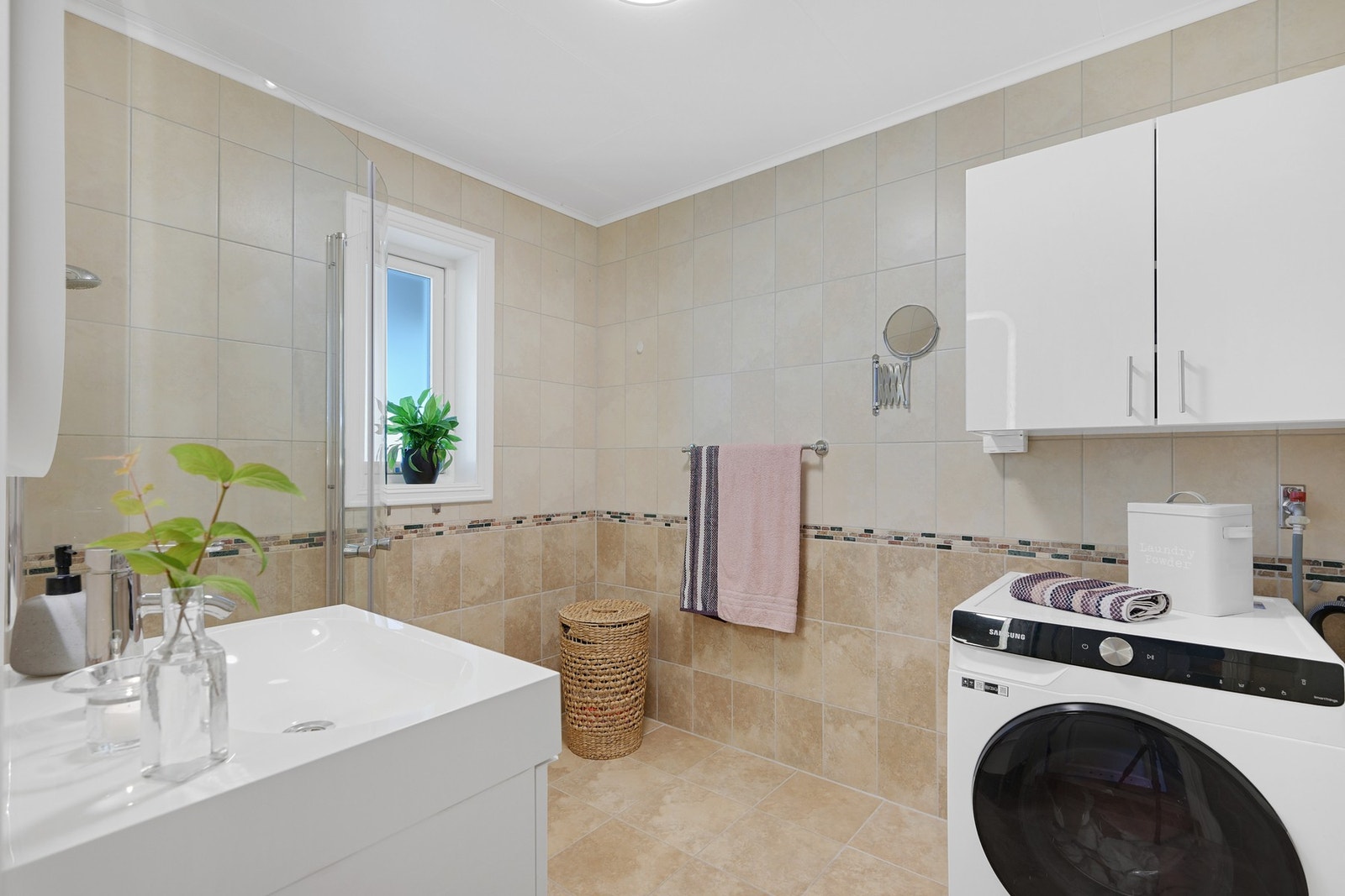 Flisalgt bad fra ca. 2005 med gulvvarme. Galleribilde