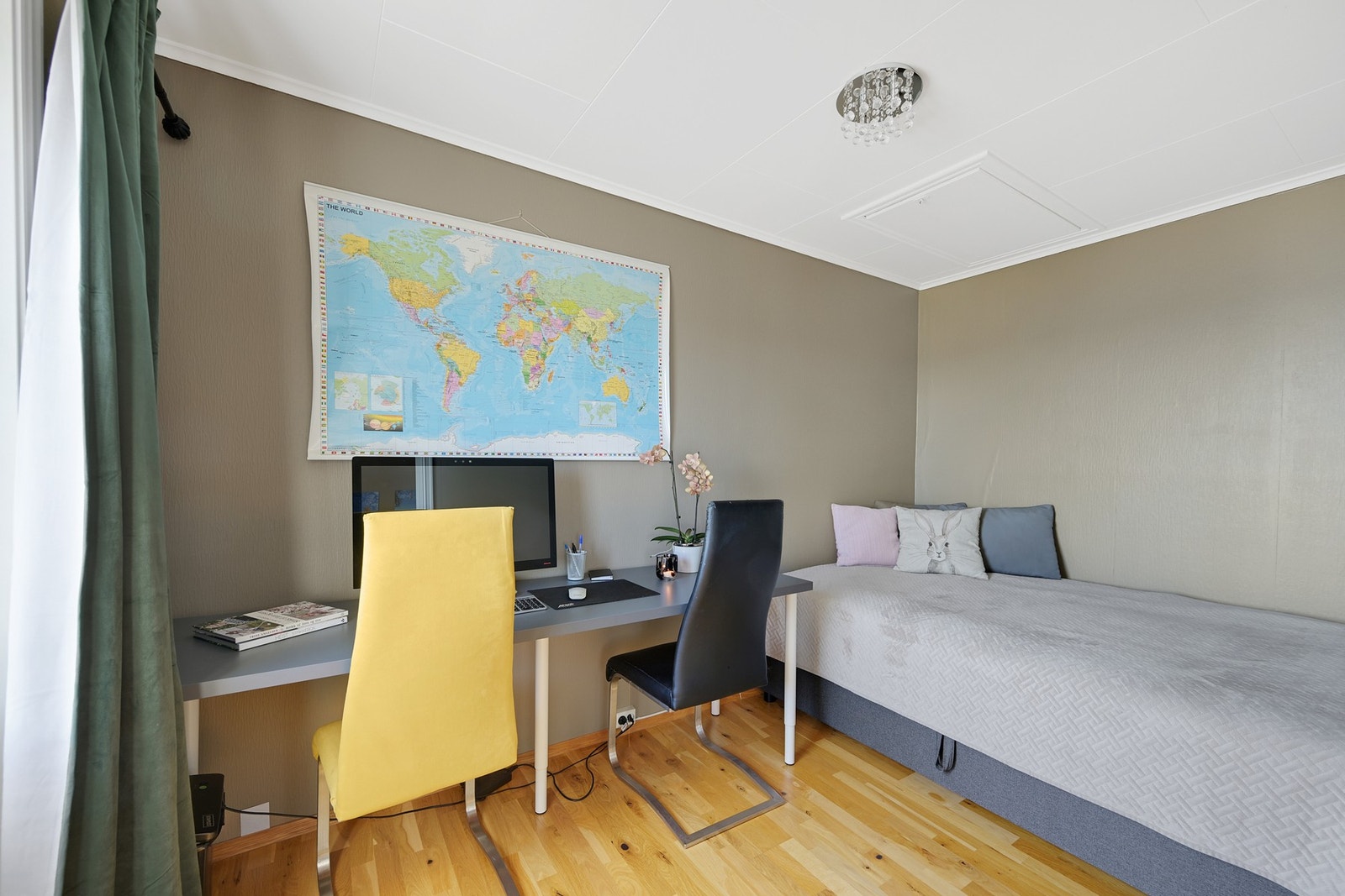 I 2. etasje finner vi soverom nr. 1 - her er det også lukeadkomst til loft. Galleribilde