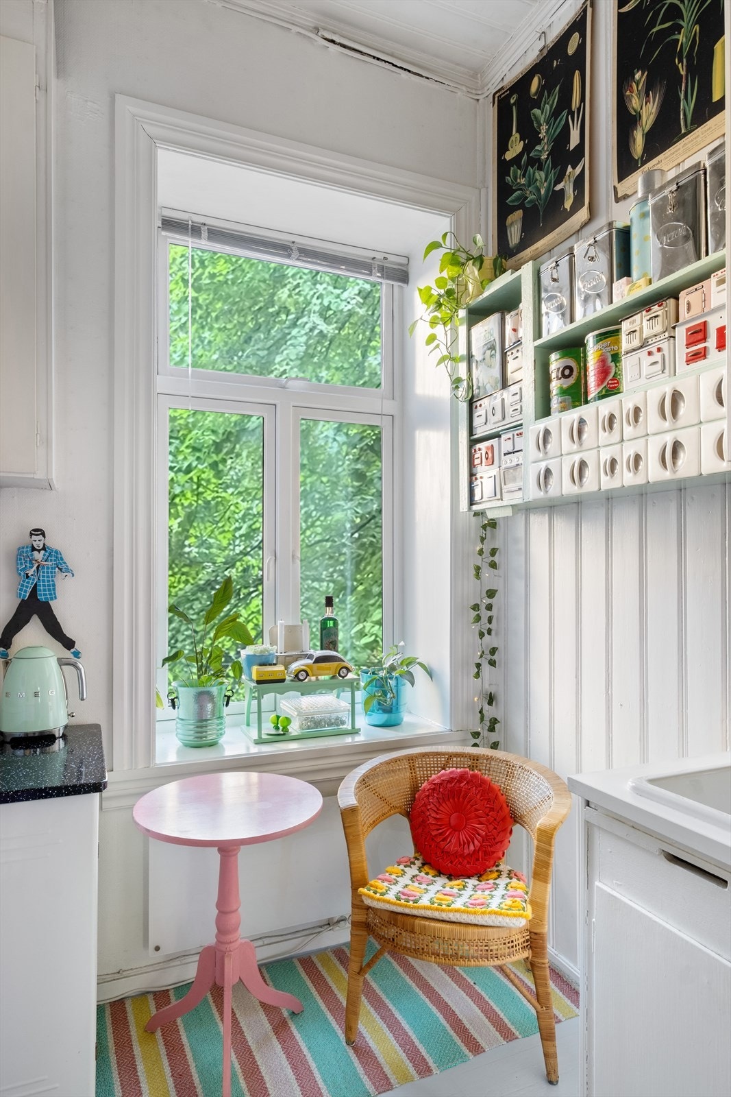 Store vindusflater som gir rikelig med luft og lys. Galleribilde