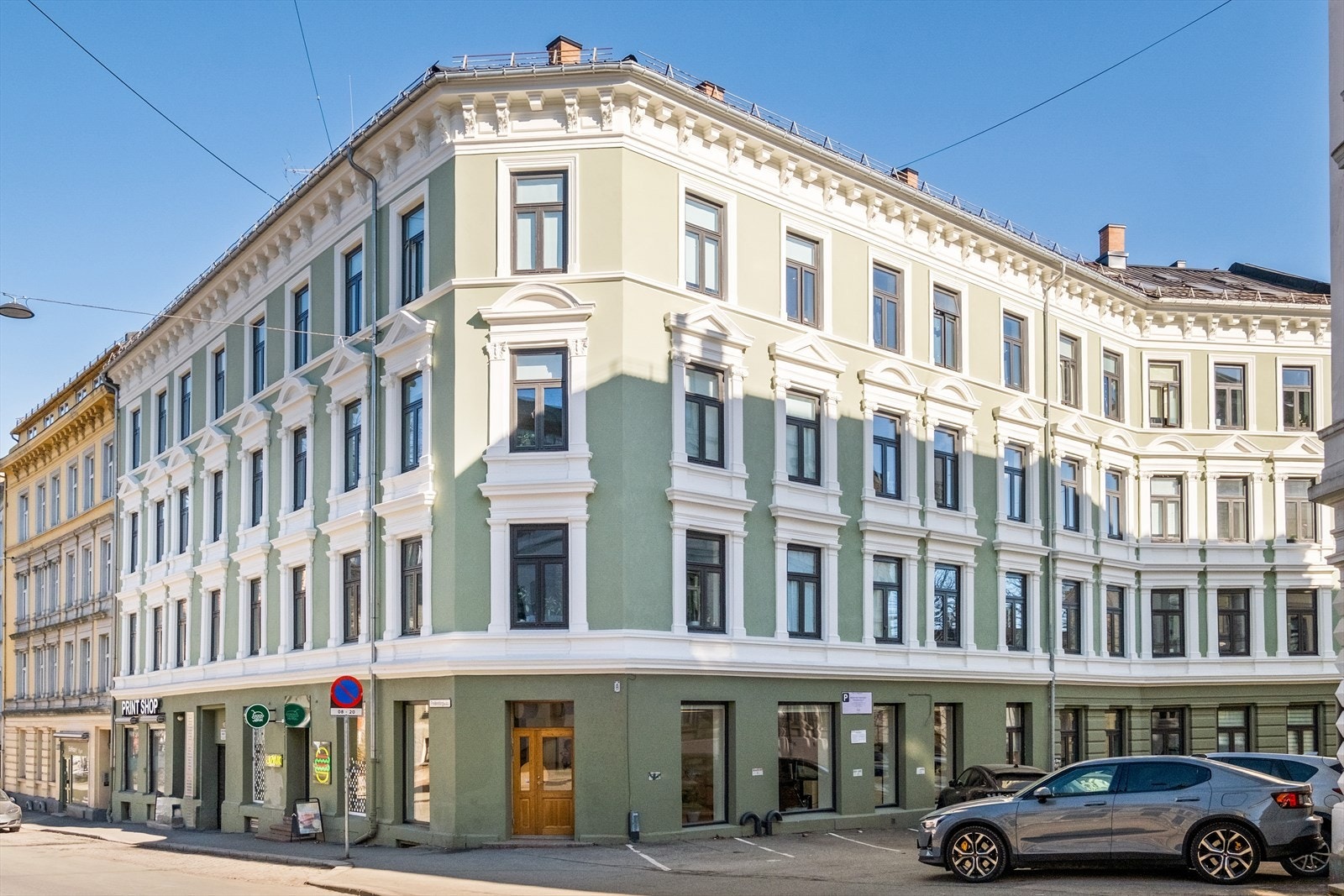 Sameiet har vakker, nylig renovert fasade med klassisk utsmykning. Galleribilde