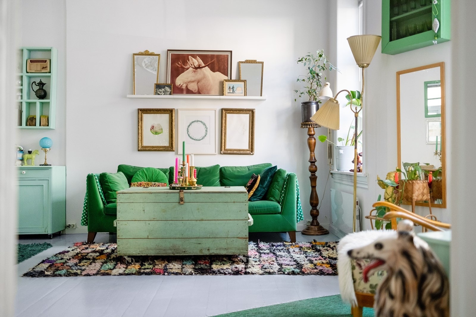 I stuen er det god plass til sofaseksjon med tilhørende møblement. Galleribilde