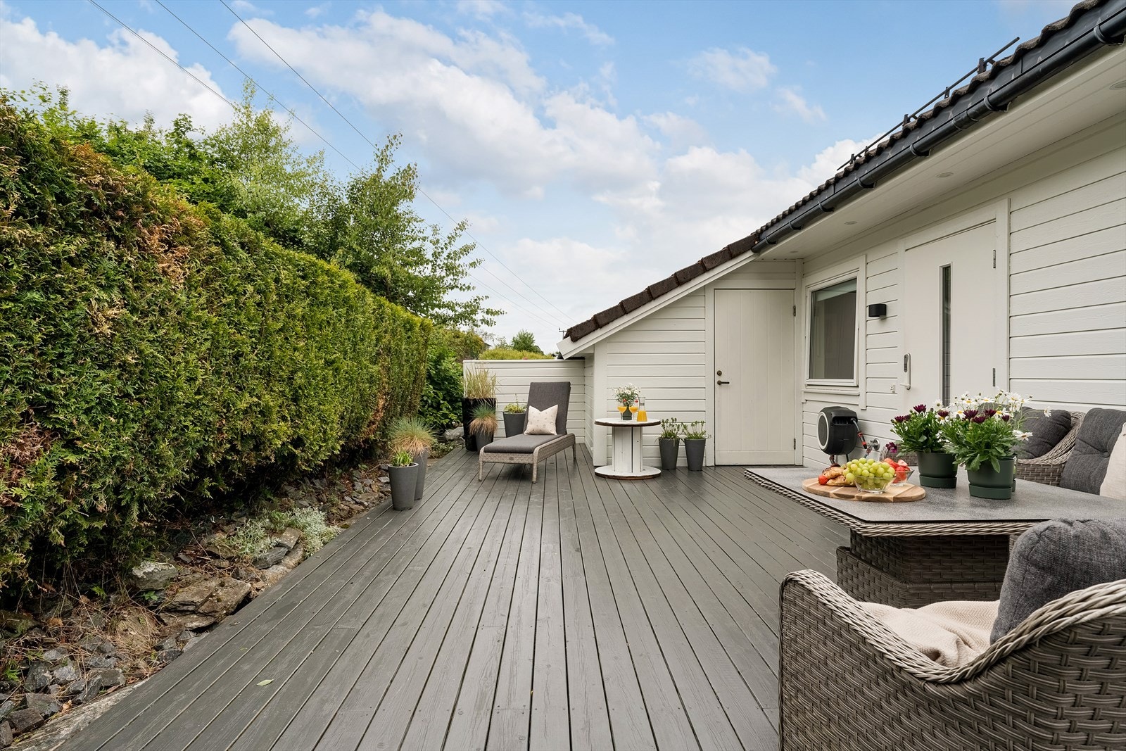 - Ved inngangspartiet er det en vestvendt terrasse på hele 33,6m² - Galleribilde