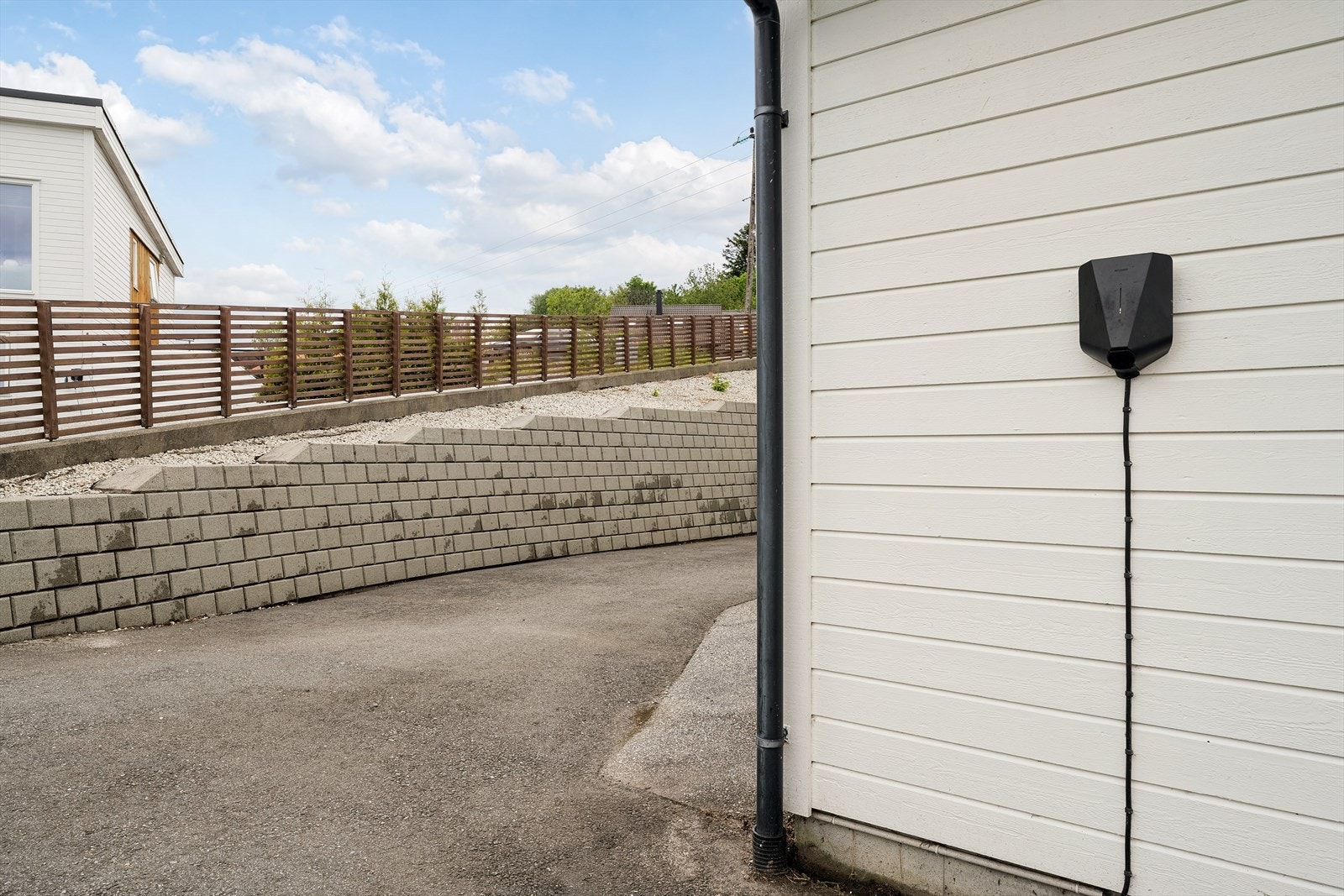 - Elbil-laderen ble installert i 2020 - Galleribilde